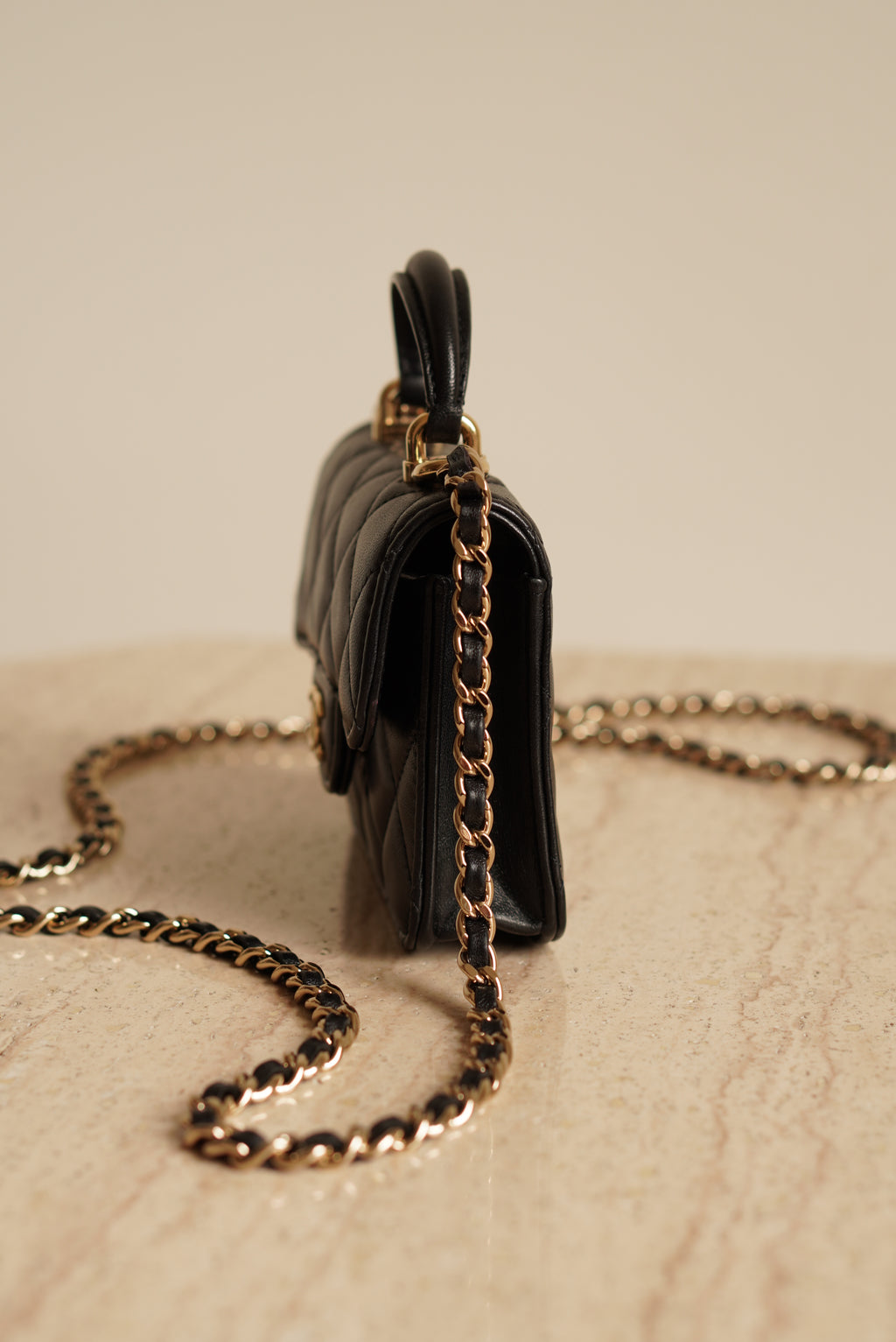 CHANEL 21K MICRO TOP HANDLE | BLACK