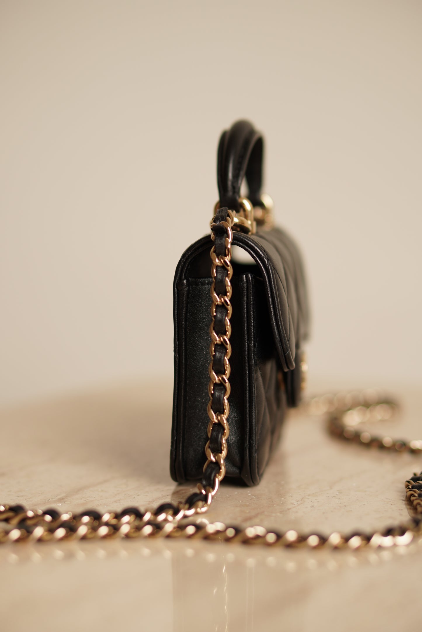 CHANEL 21K MICRO TOP HANDLE | BLACK