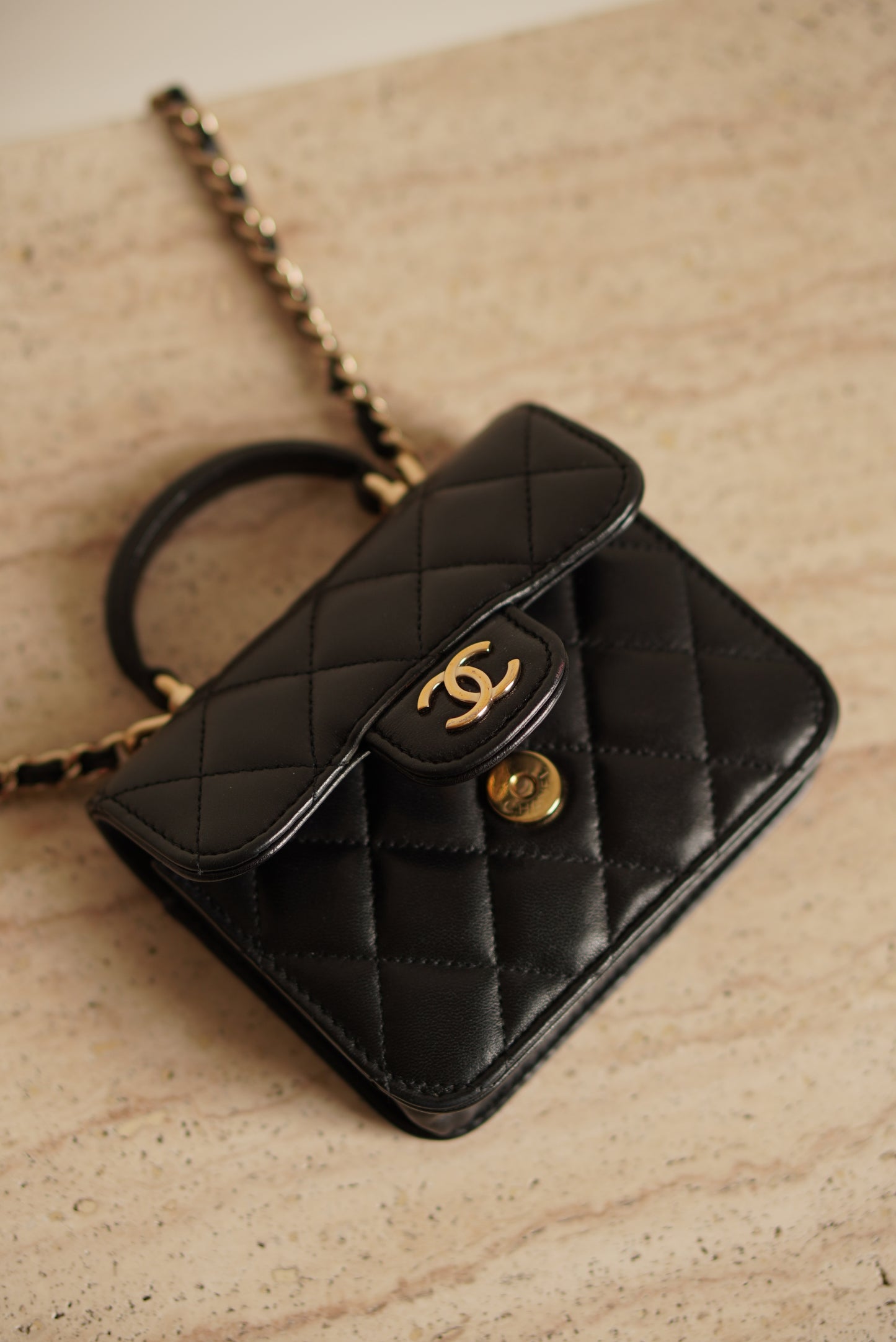 CHANEL 21K MICRO TOP HANDLE | BLACK