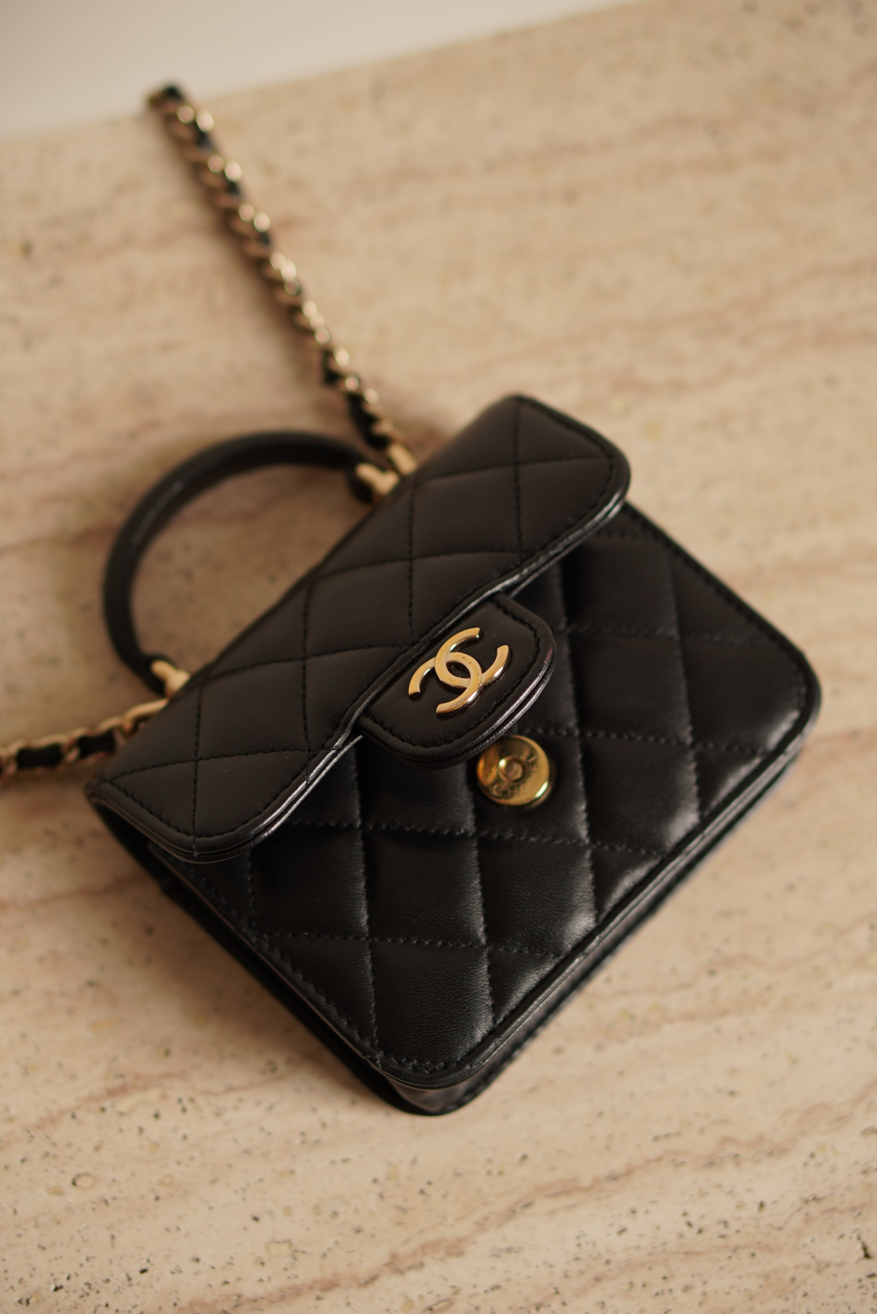 CHANEL 21K MICRO TOP HANDLE | BLACK