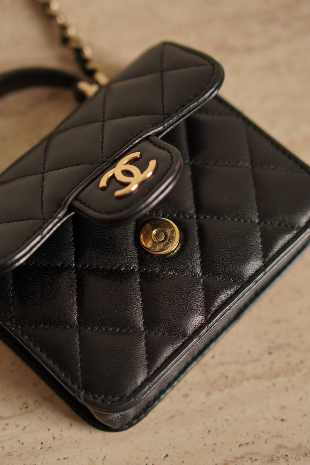 CHANEL 21K MICRO TOP HANDLE | BLACK