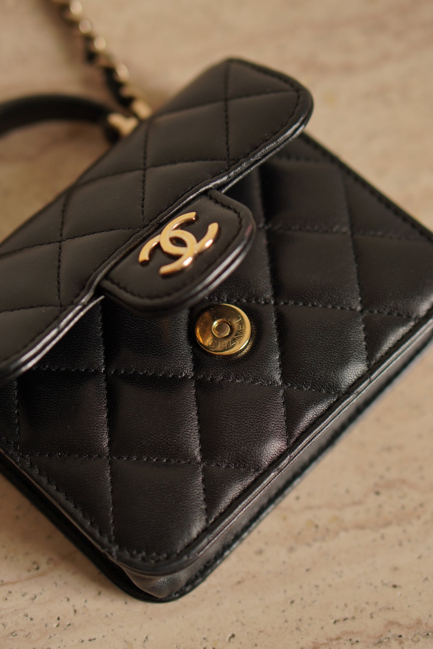 CHANEL 21K MICRO TOP HANDLE | BLACK