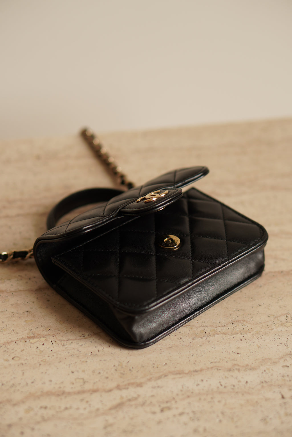 CHANEL 21K MICRO TOP HANDLE | BLACK