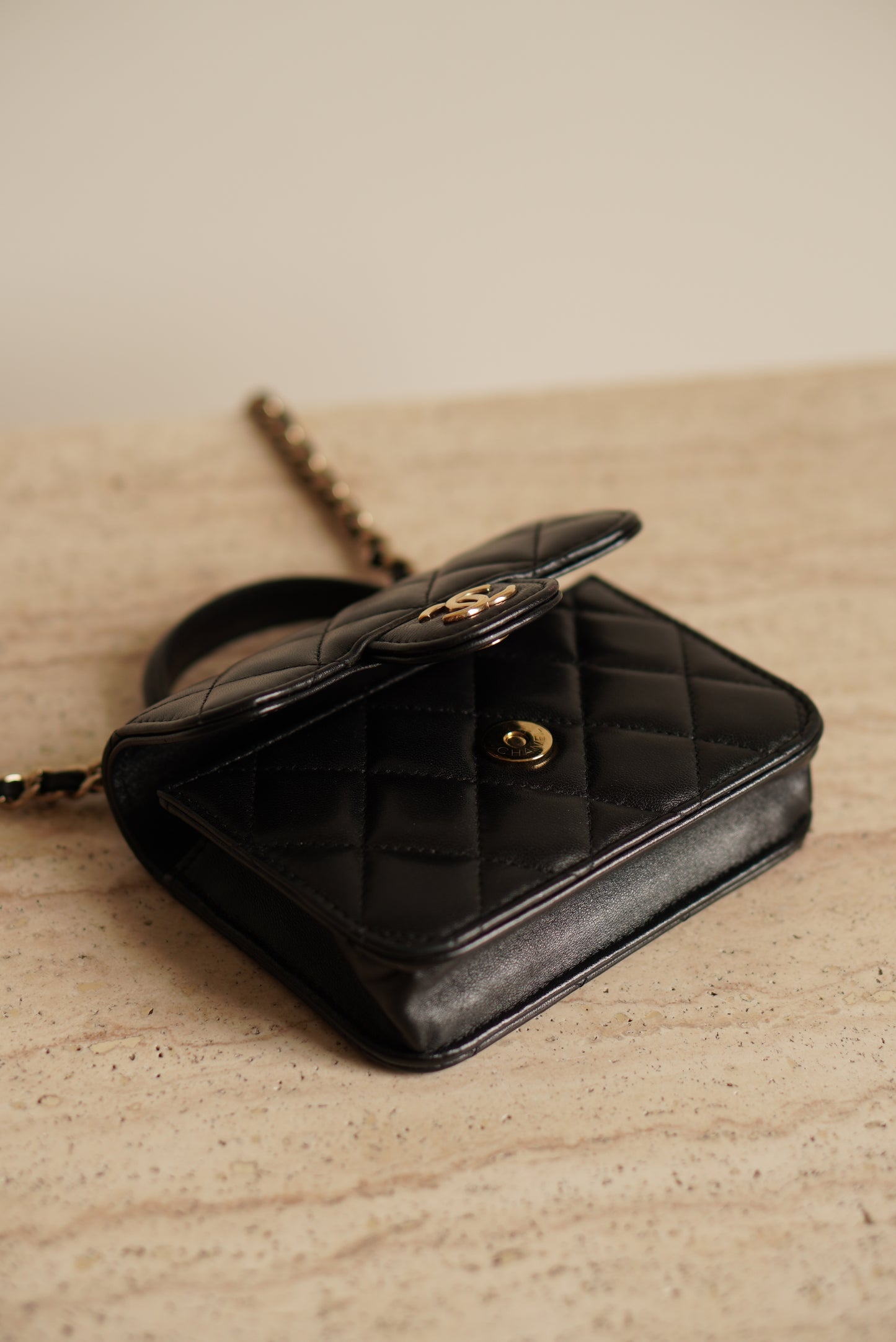 CHANEL 21K MICRO TOP HANDLE | BLACK