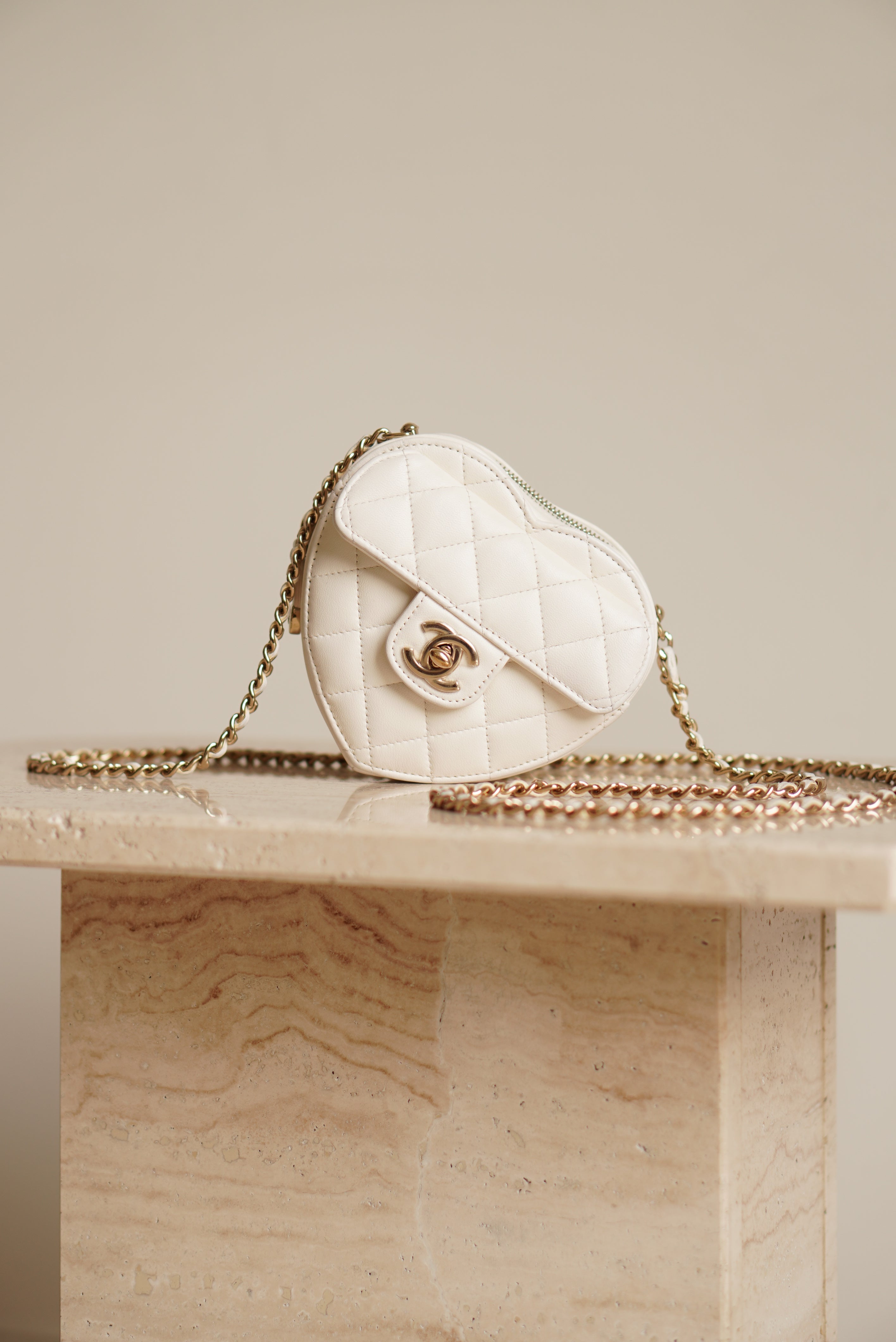 CHANEL 22S SMALL HEART BAG | WHITE