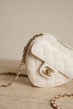 CHANEL 22S SMALL HEART BAG | WHITE