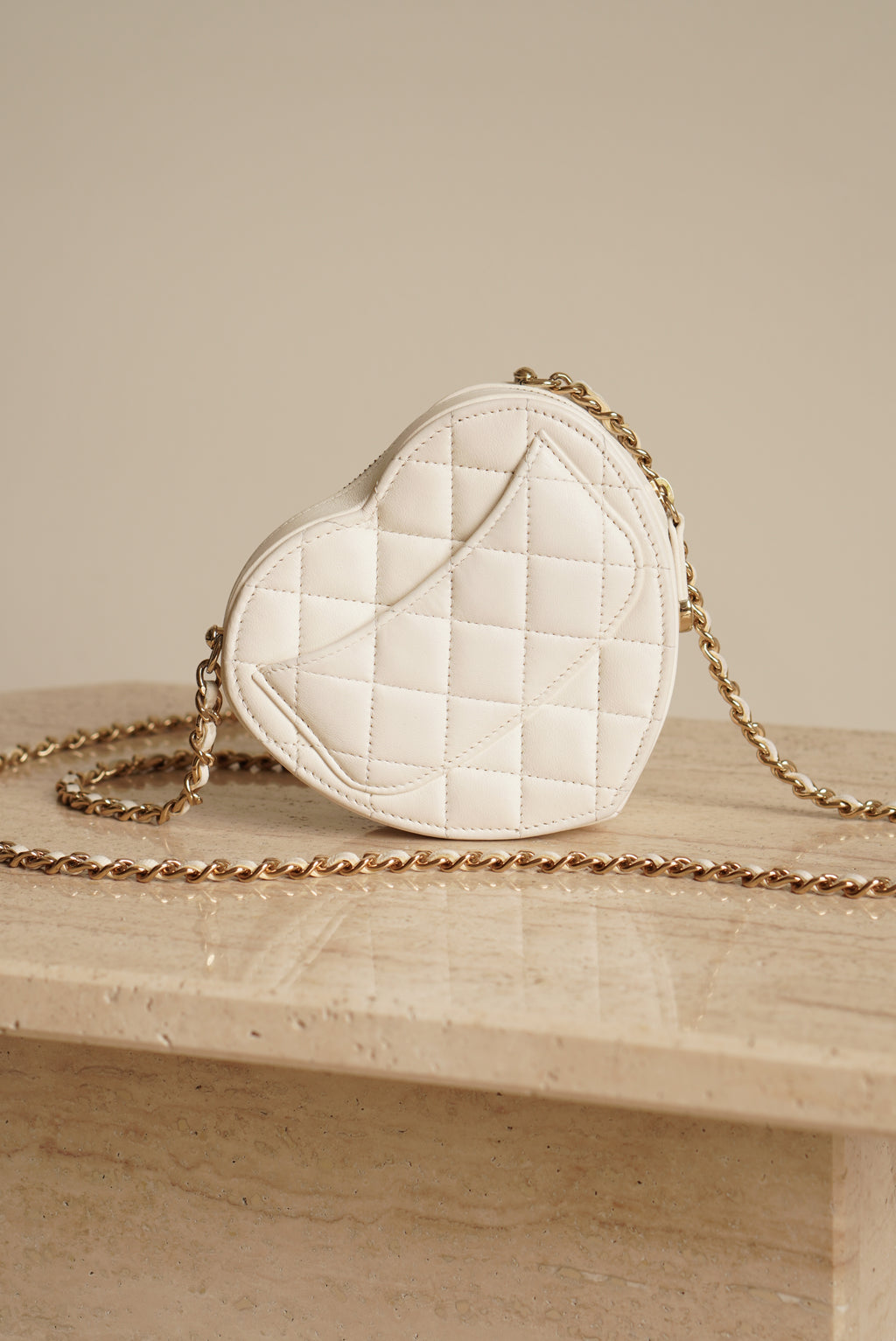 CHANEL 22S SMALL HEART BAG | WHITE