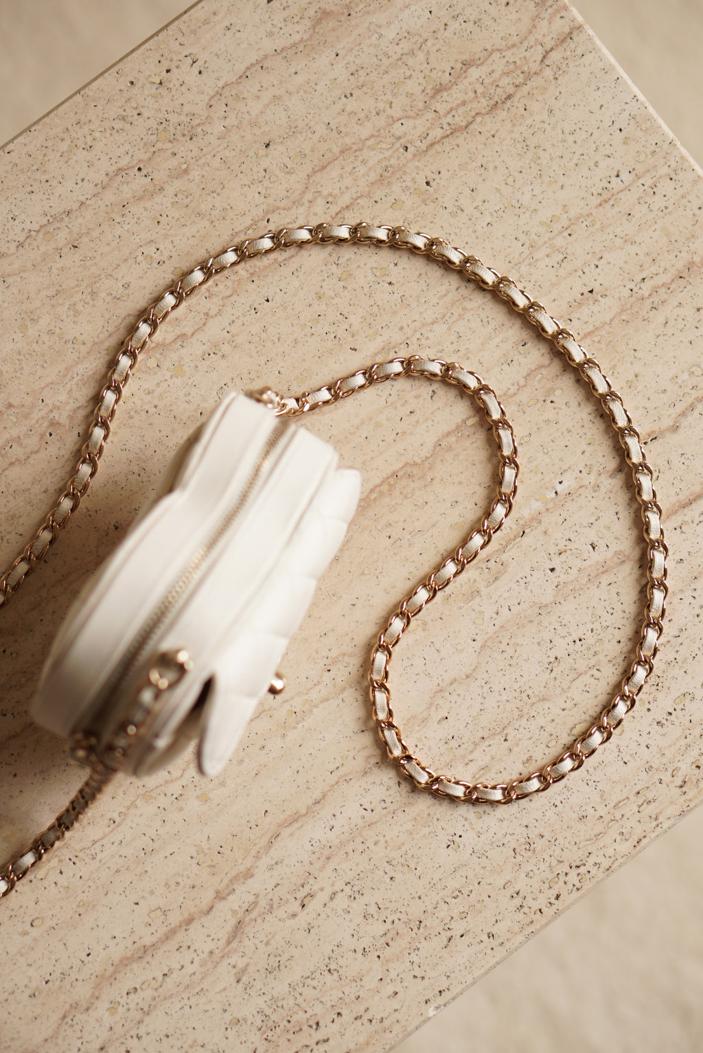 CHANEL 22S SMALL HEART BAG | WHITE