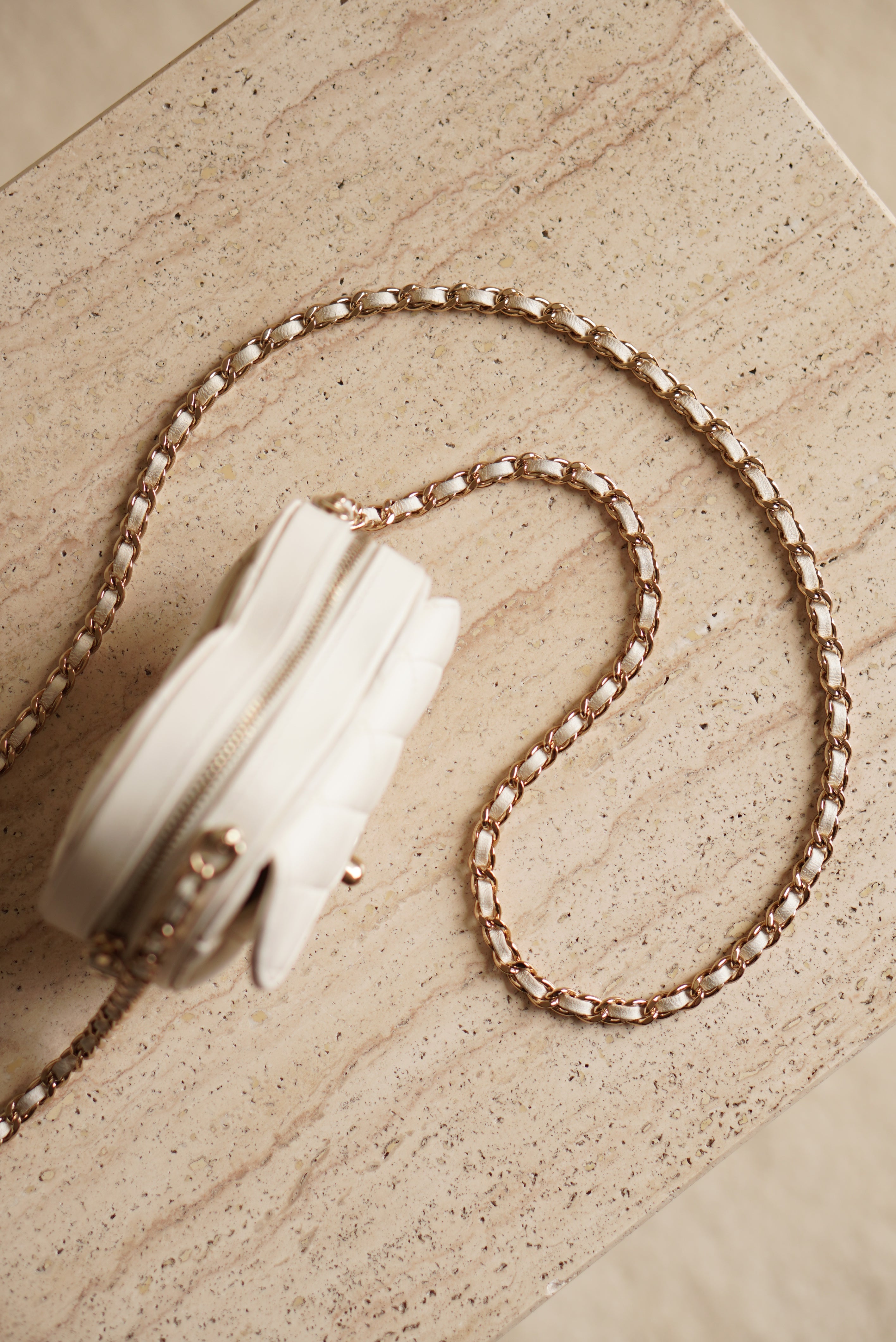 CHANEL 22S SMALL HEART BAG | WHITE