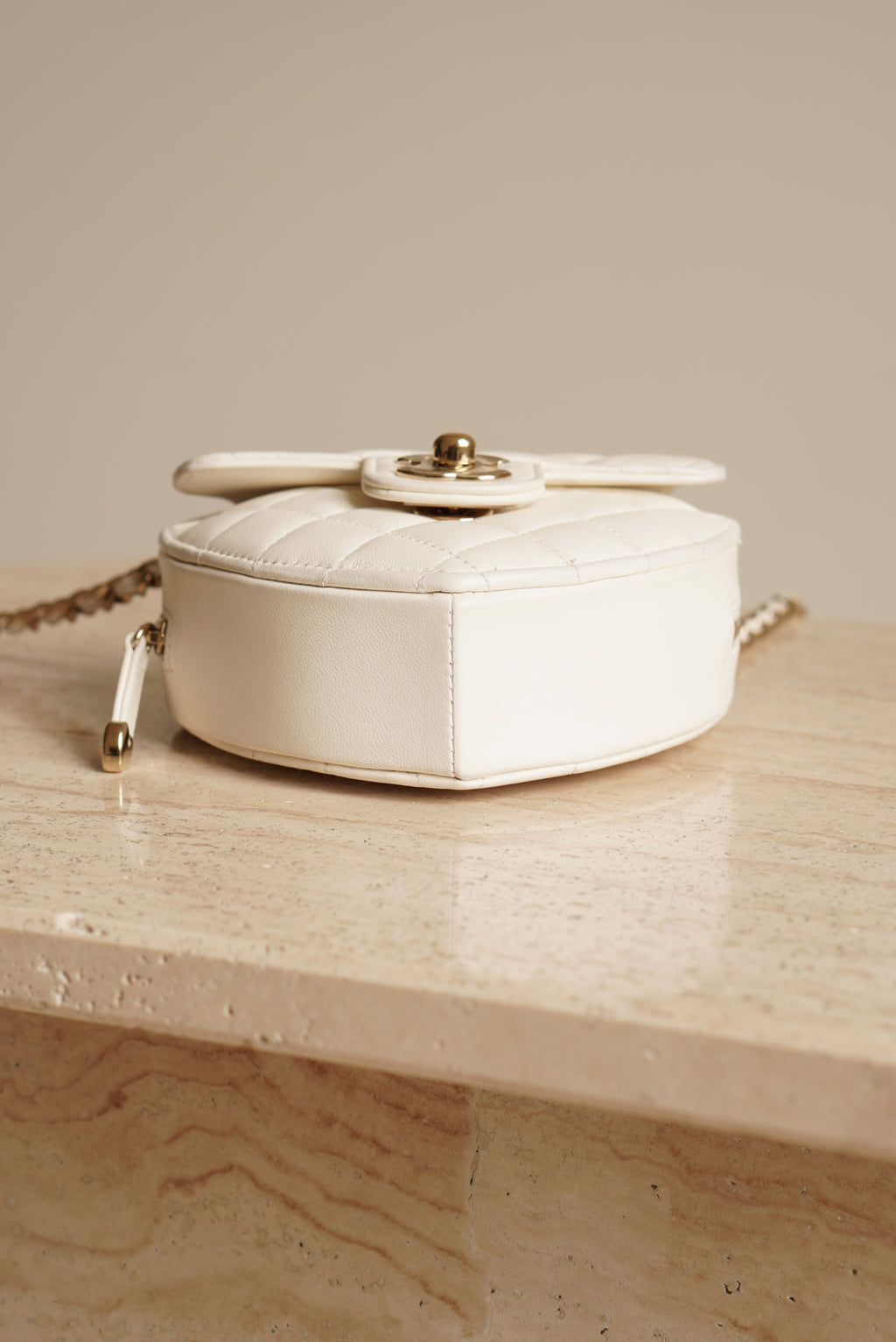 CHANEL 22S SMALL HEART BAG | WHITE