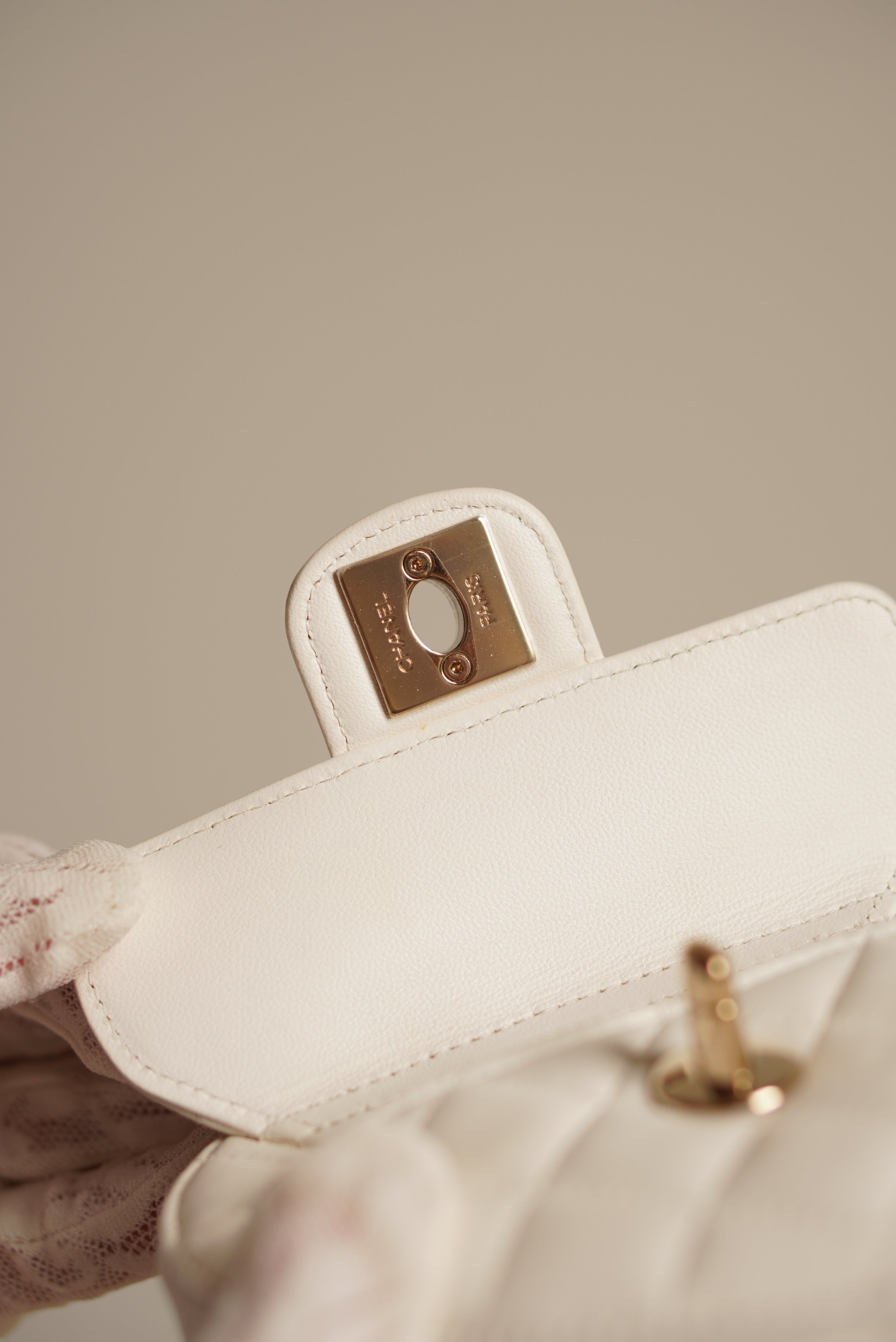 CHANEL 22S SMALL HEART BAG | WHITE