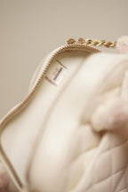 CHANEL 22S SMALL HEART BAG | WHITE