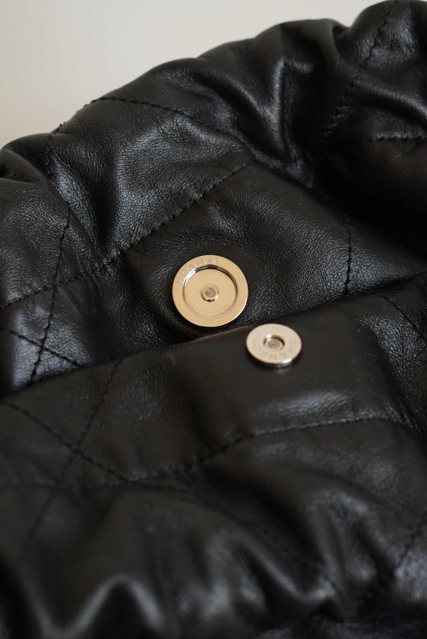 CHANEL 22 SMALL | SO BLACK