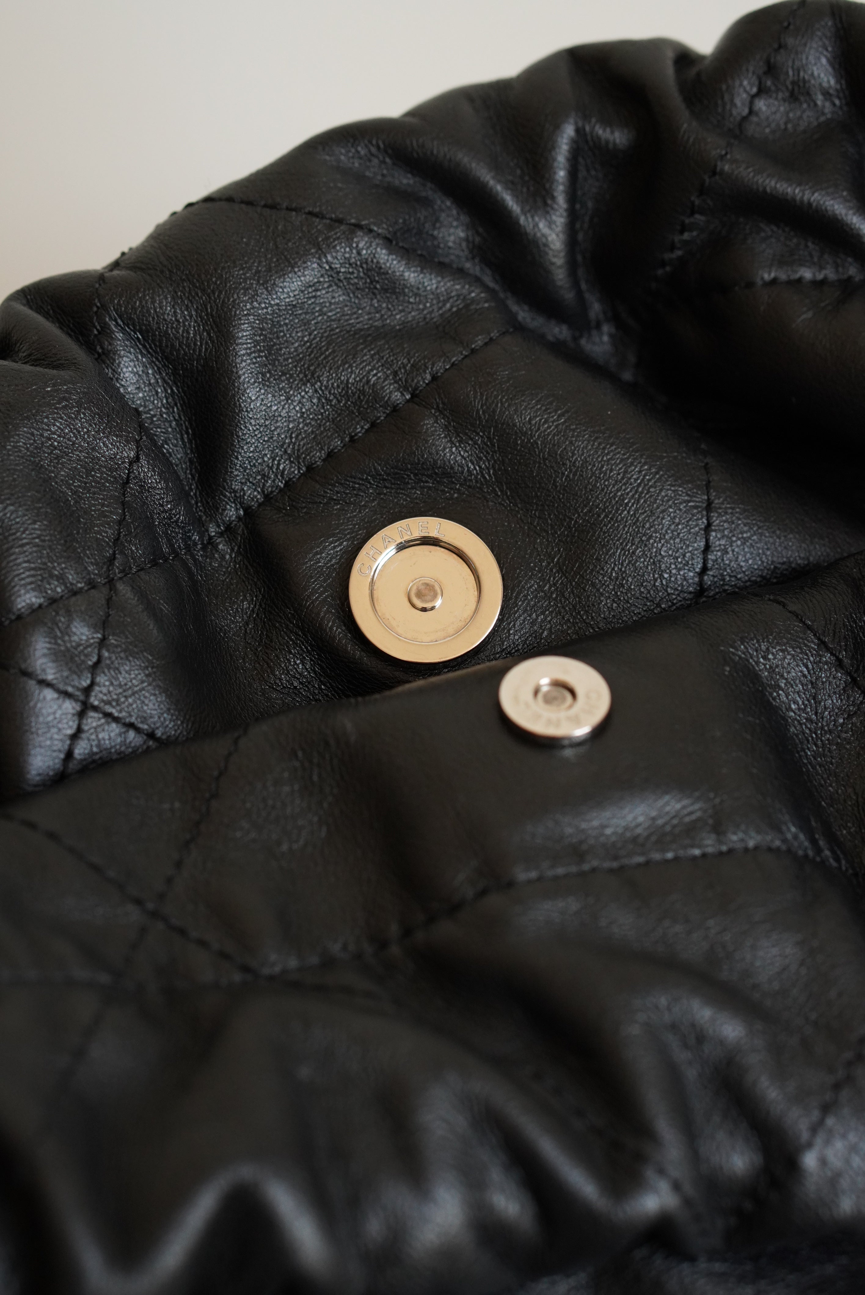 CHANEL 22 SMALL | SO BLACK