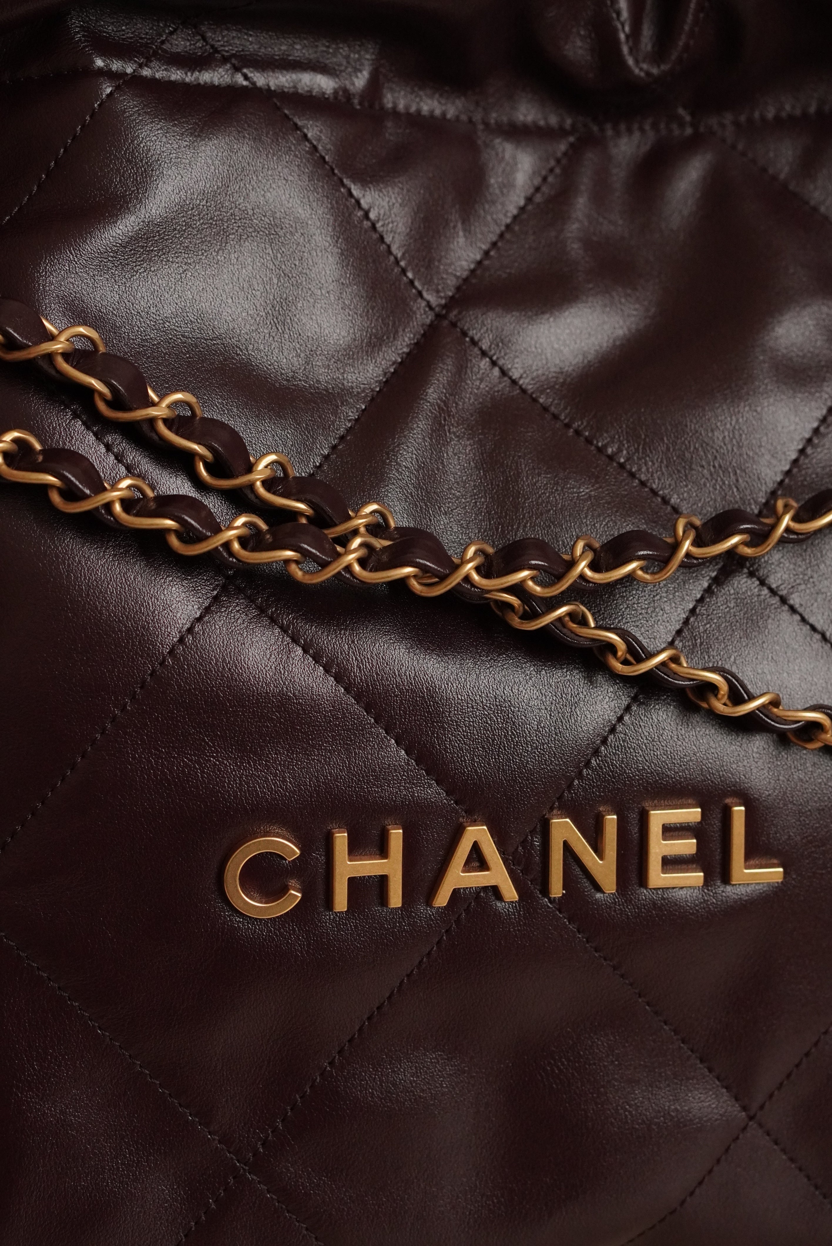 CHANEL 22 SMALL | DARK BROWN