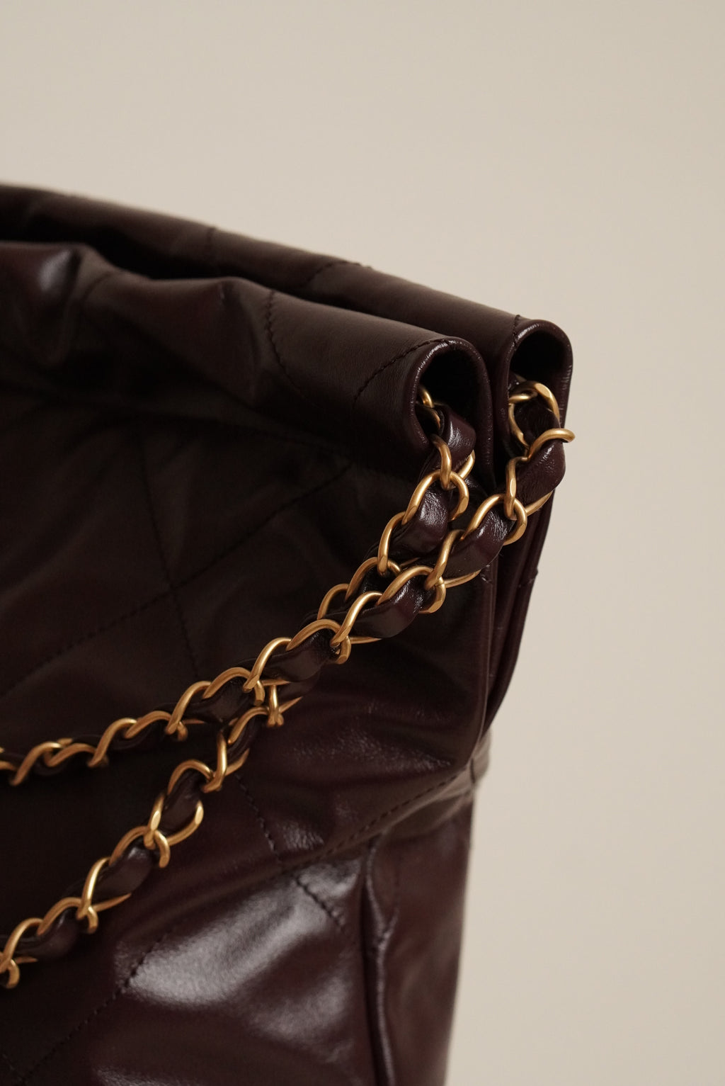 CHANEL 22 SMALL | DARK BROWN