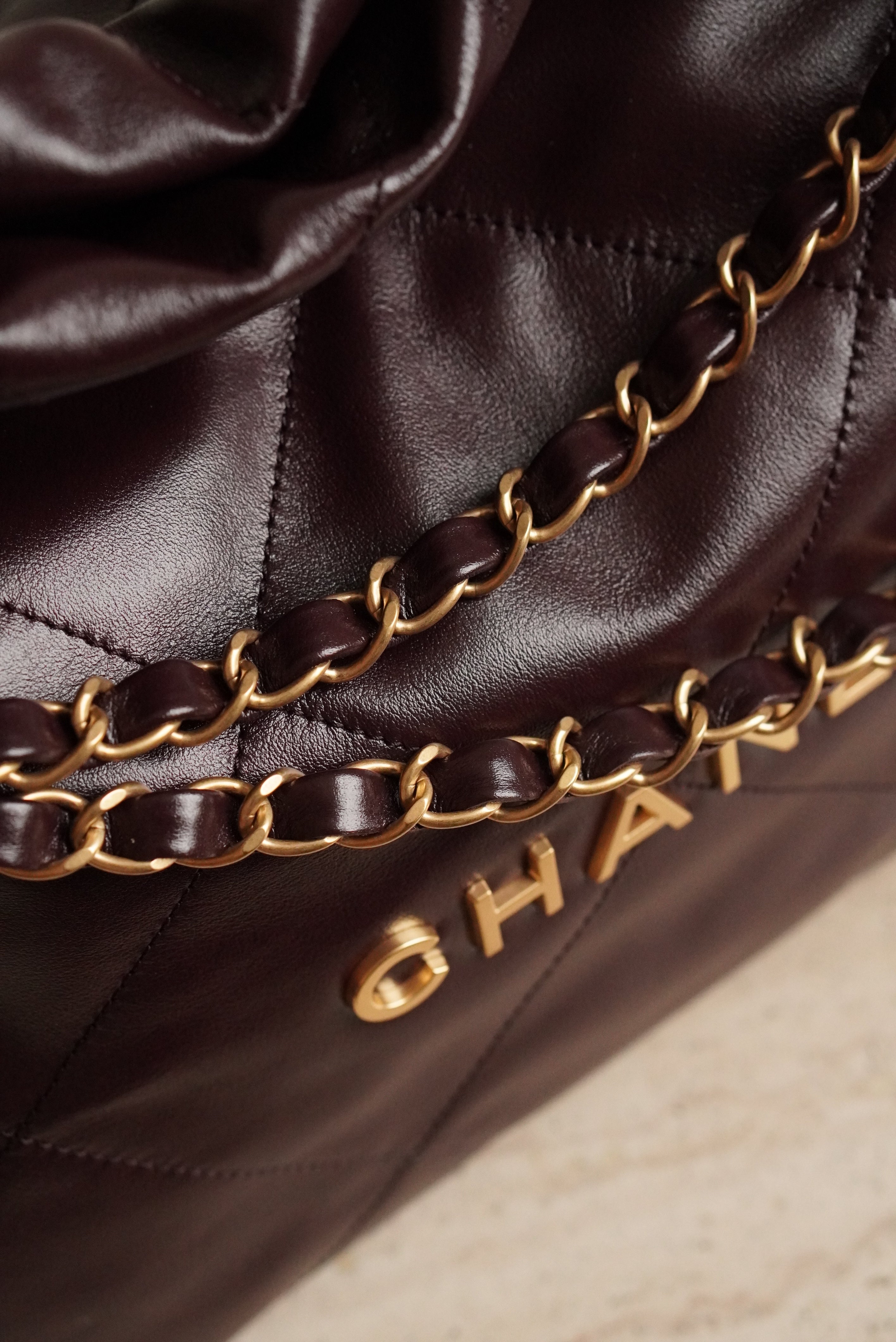 CHANEL 22 SMALL | DARK BROWN
