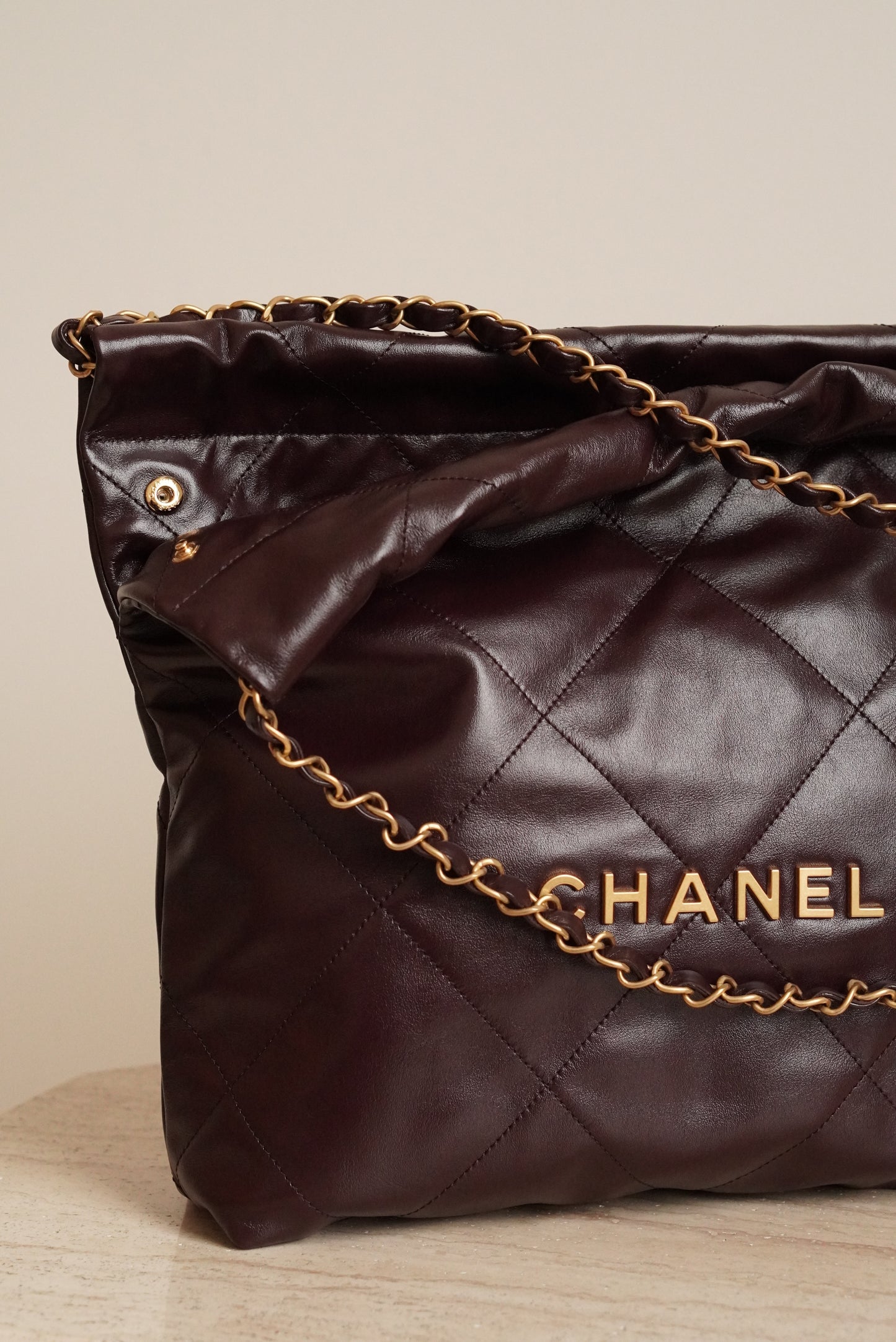CHANEL 22 SMALL | DARK BROWN
