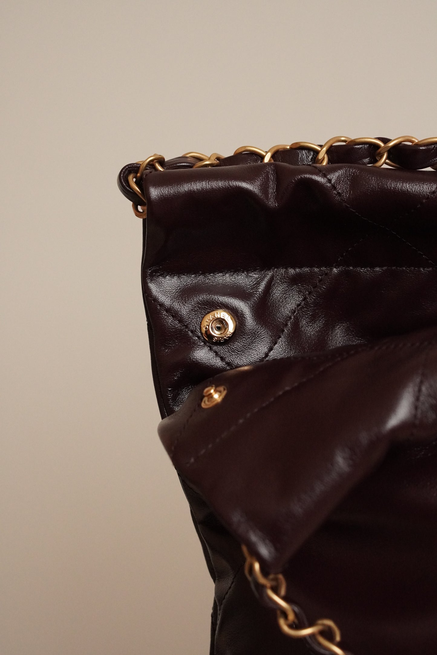 CHANEL 22 SMALL | DARK BROWN