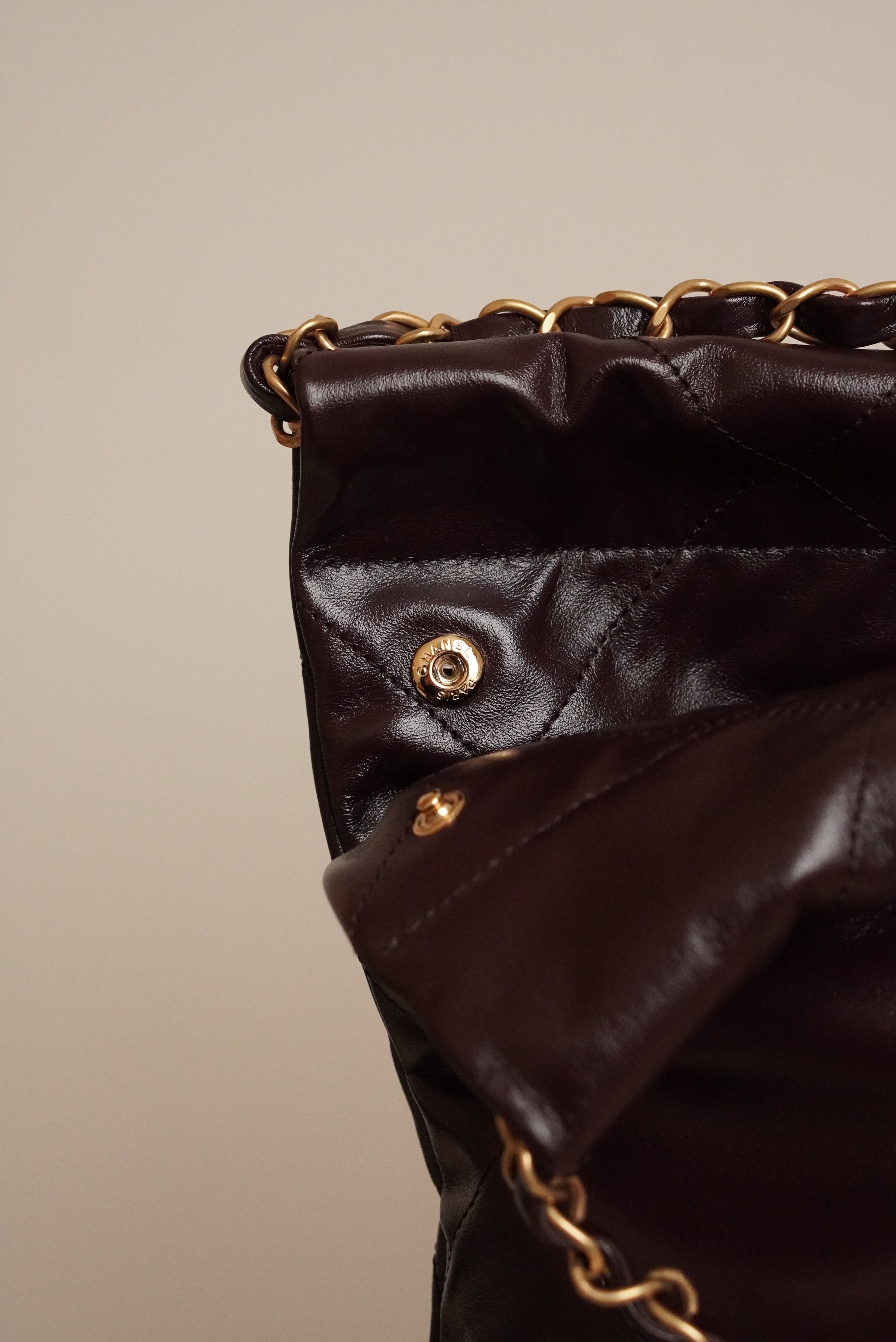 CHANEL 22 SMALL | DARK BROWN