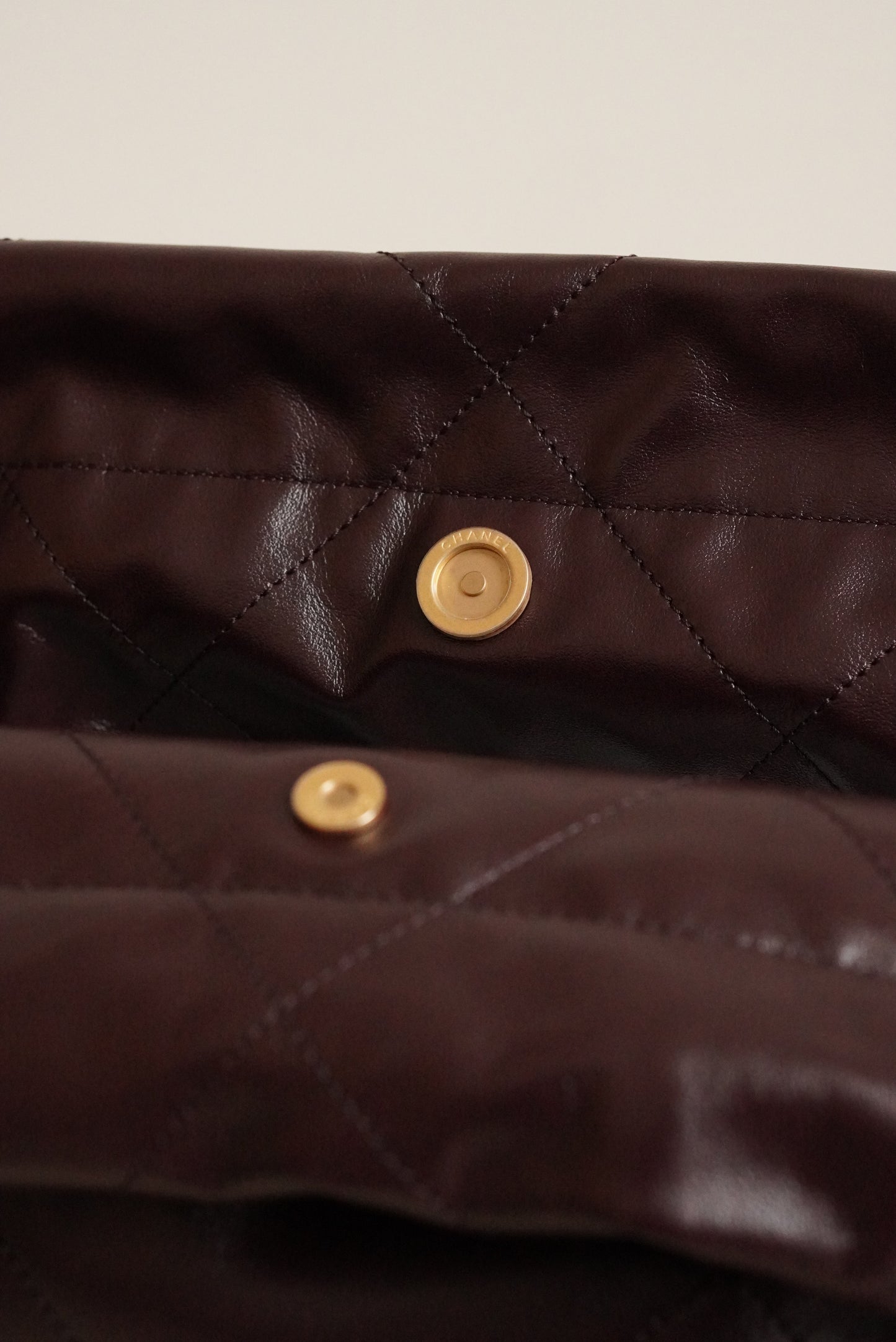 CHANEL 22 SMALL | DARK BROWN