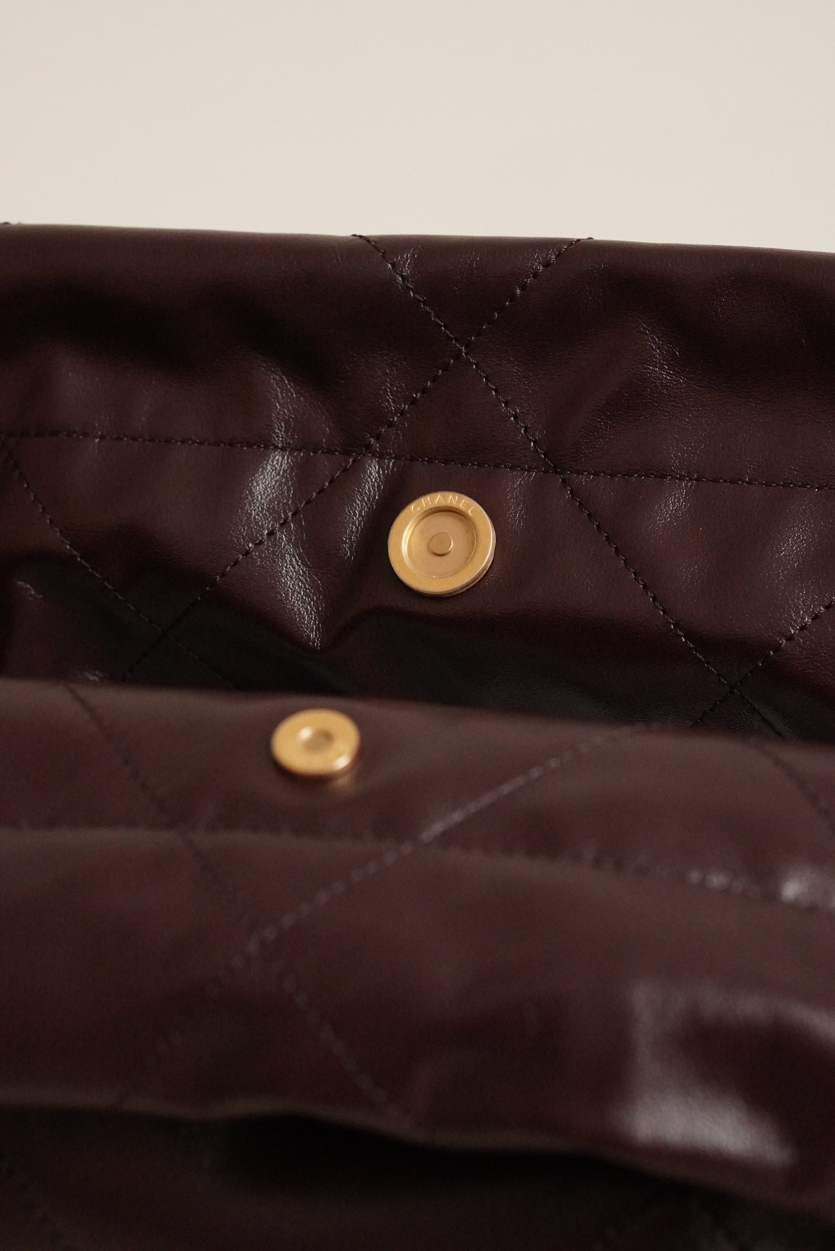 CHANEL 22 SMALL | DARK BROWN