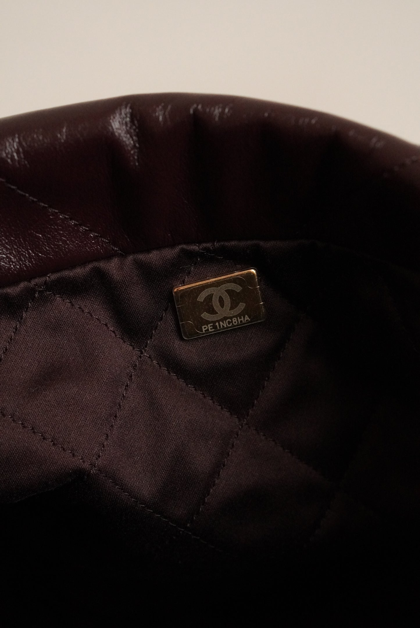 CHANEL 22 SMALL | DARK BROWN