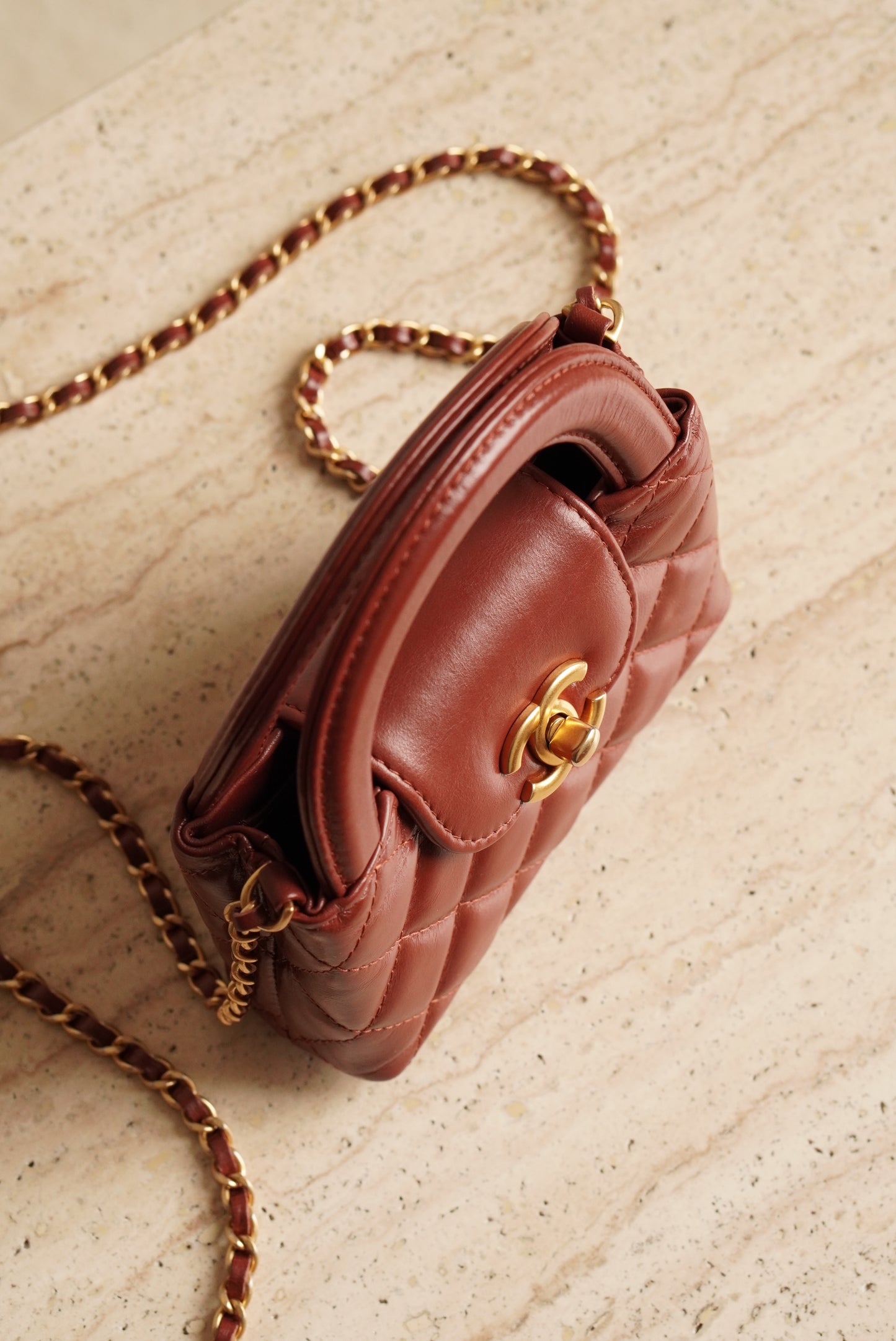 CHANEL 24A KELLY MICRO | BROWN