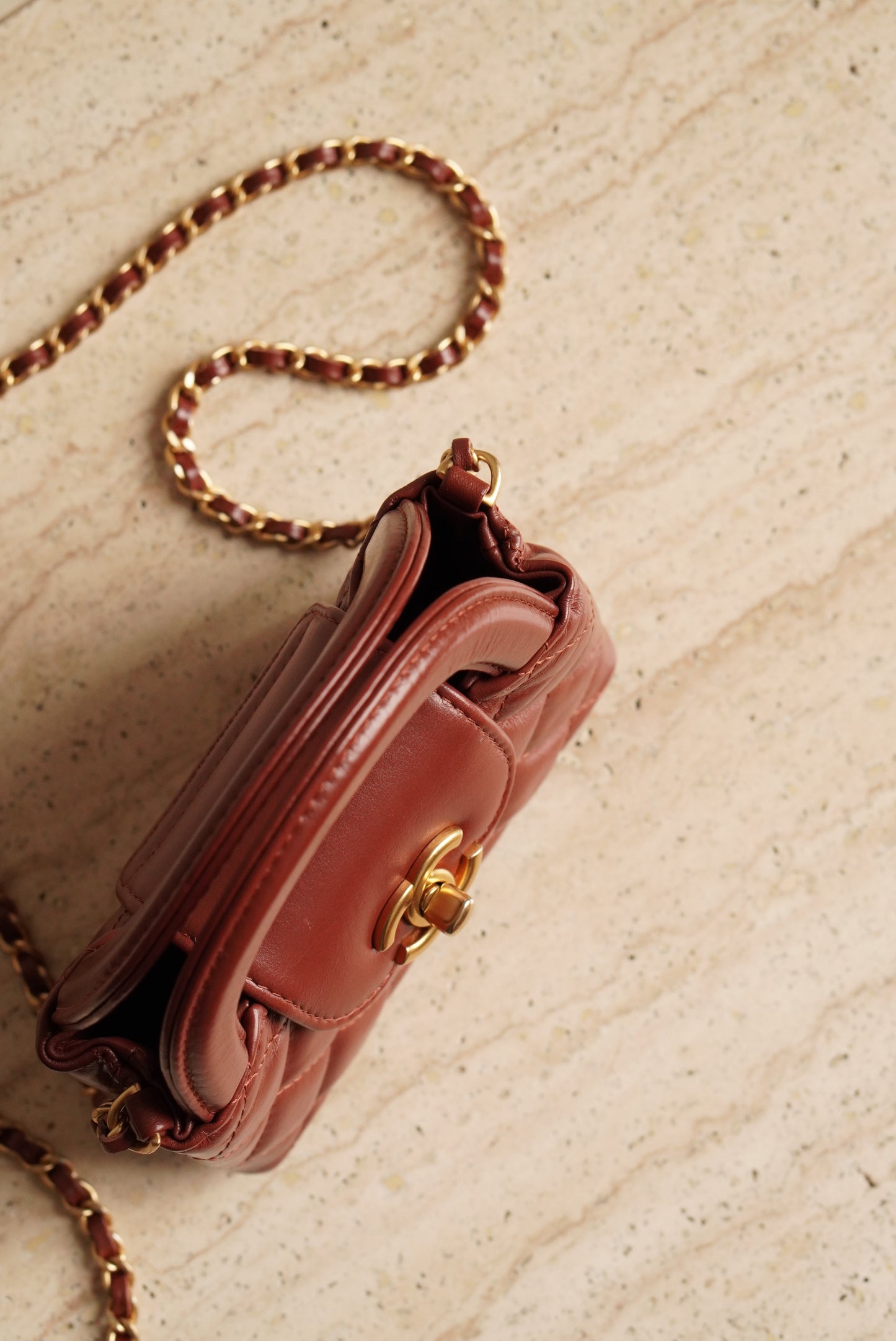 CHANEL 24A KELLY MICRO | BROWN