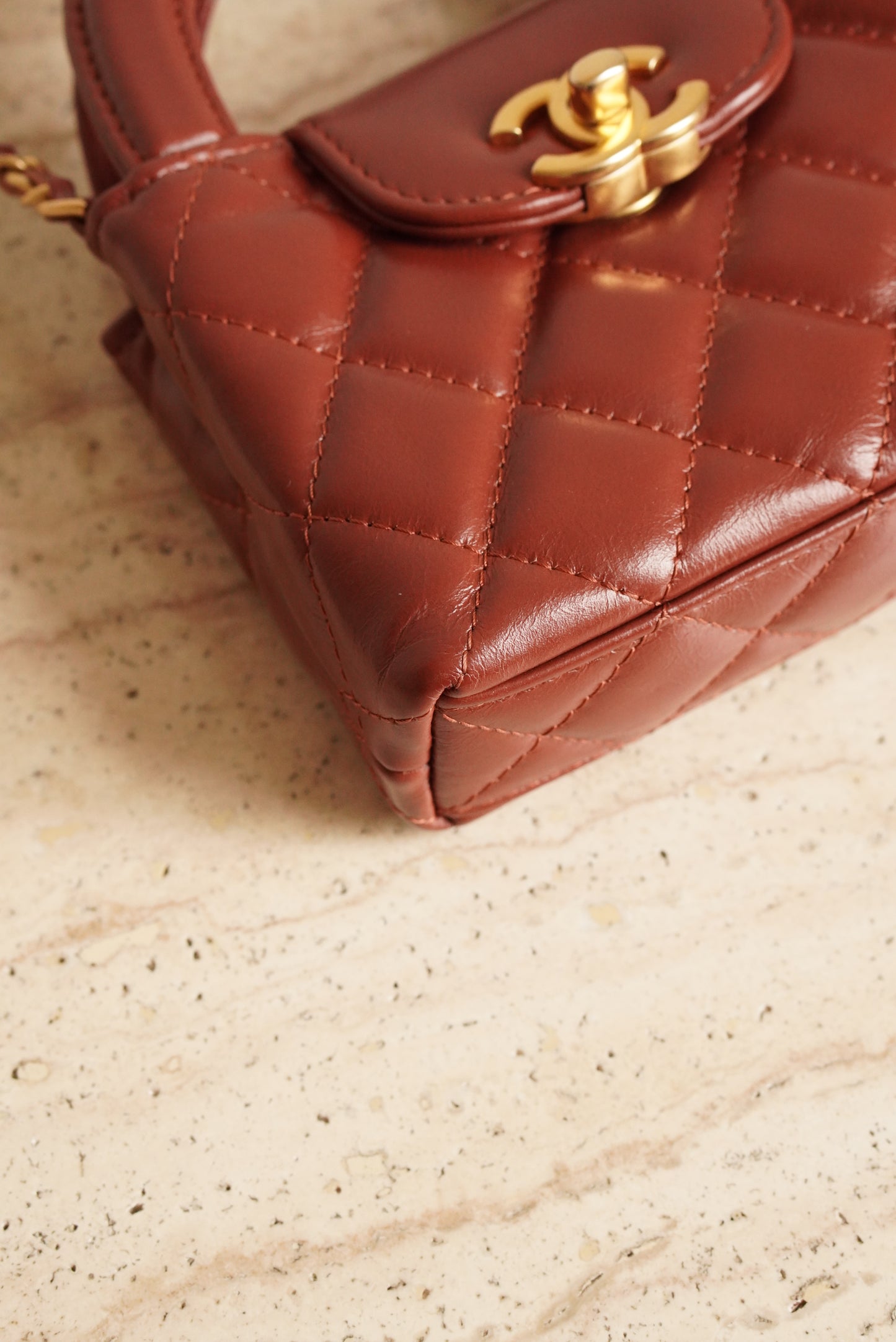 CHANEL 24A KELLY MICRO | BROWN