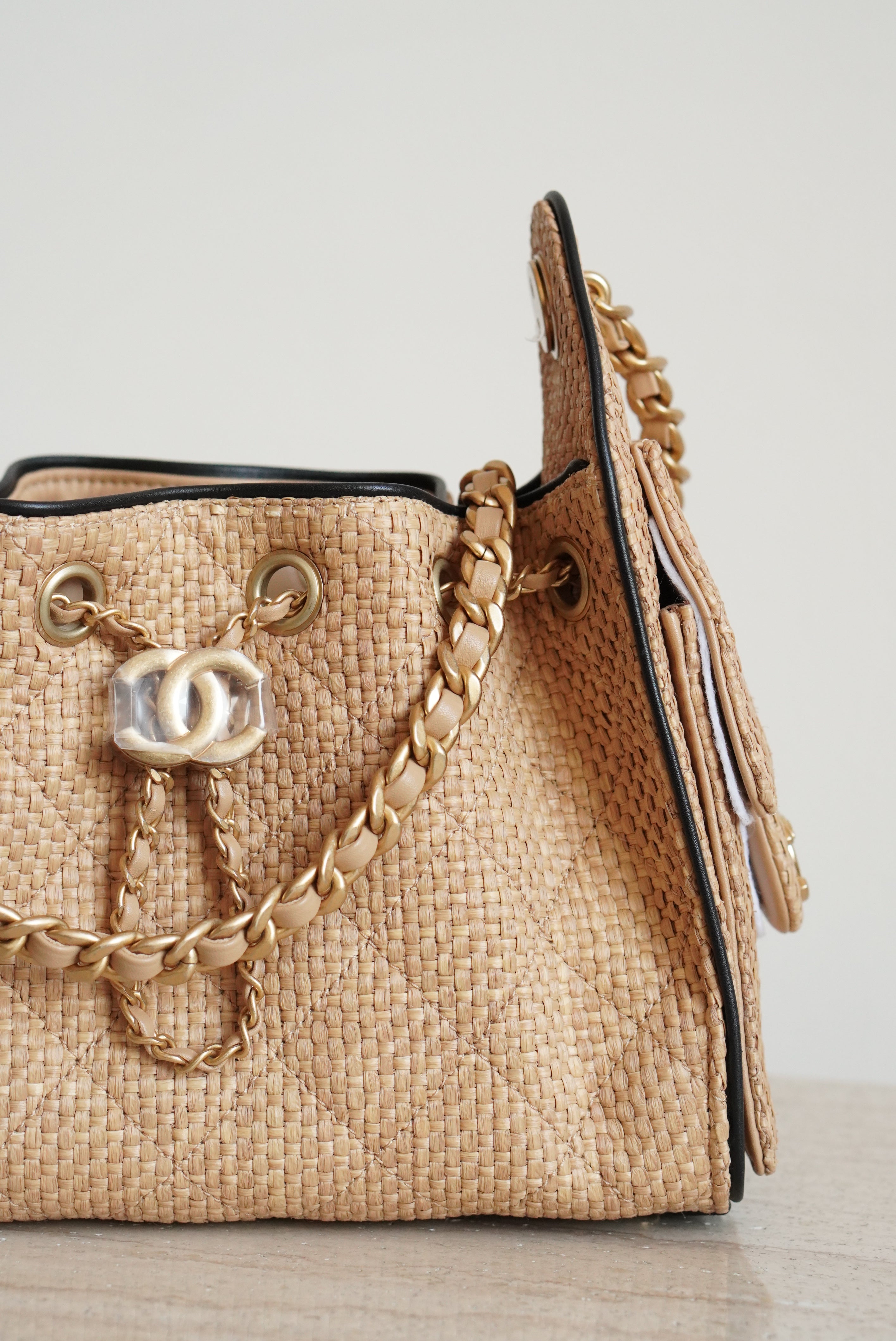 CHANEL 25 MINI | RAFFIA