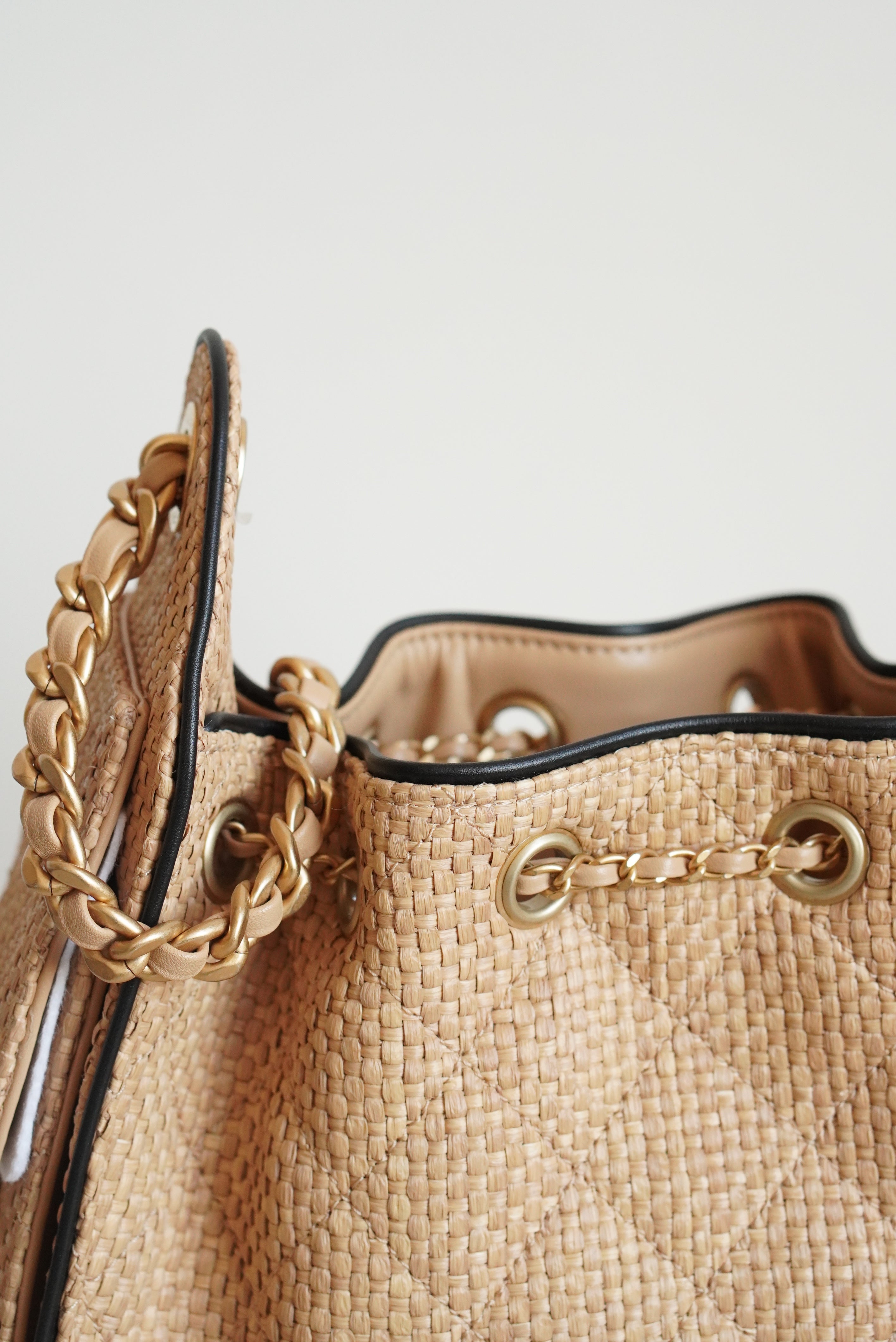 CHANEL 25 MINI | RAFFIA