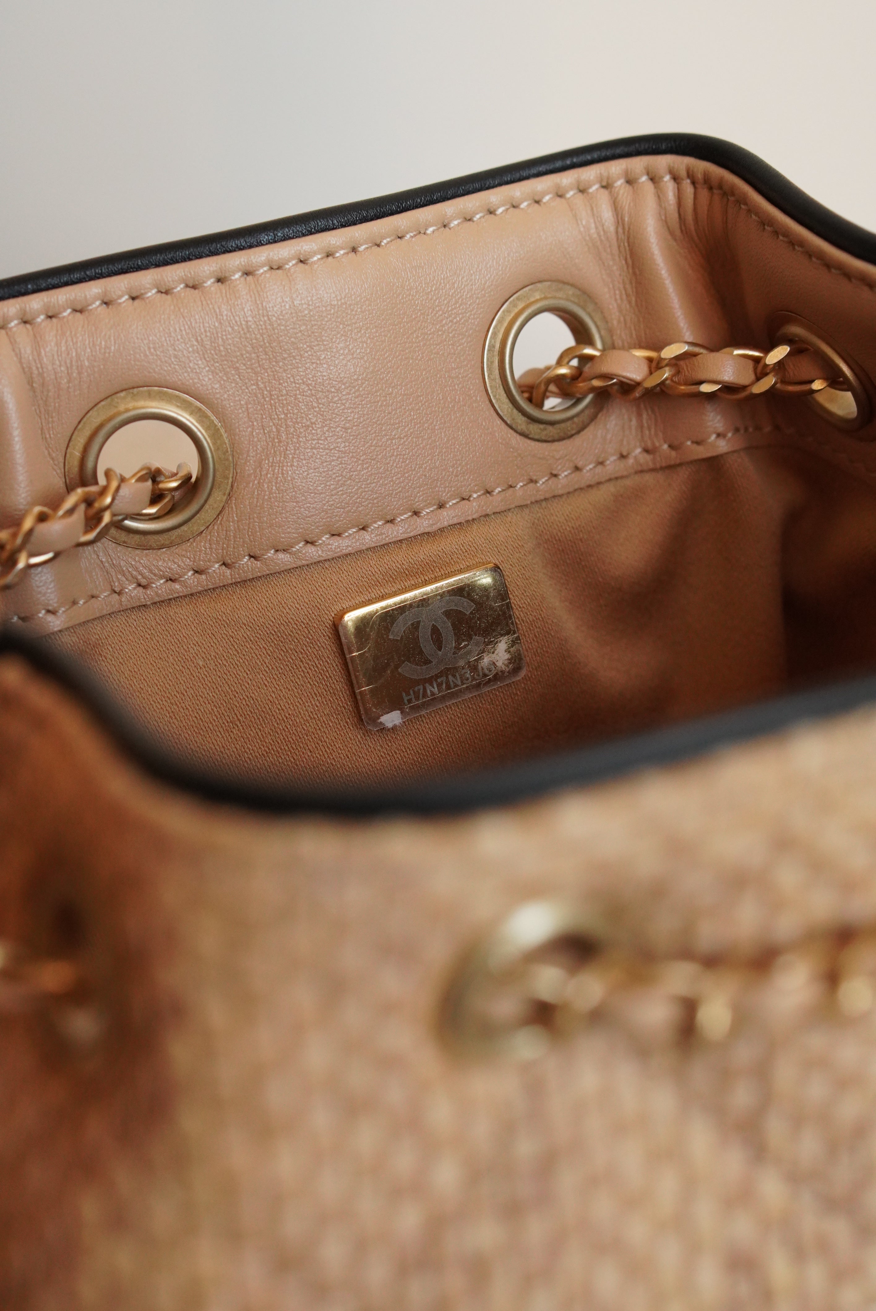 CHANEL 25 MINI | RAFFIA