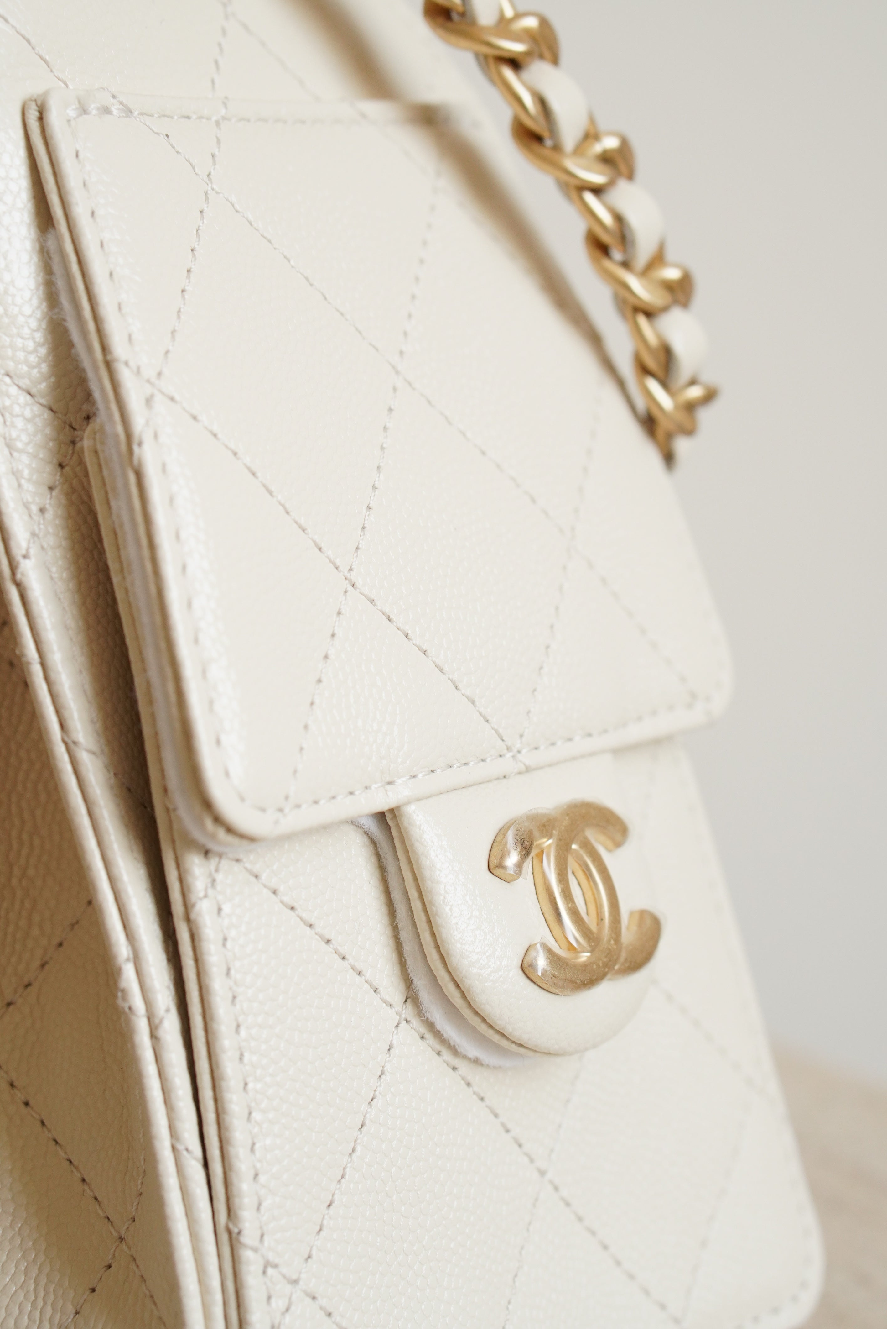 CHANEL 25 MINI | LIGHT BEIGE