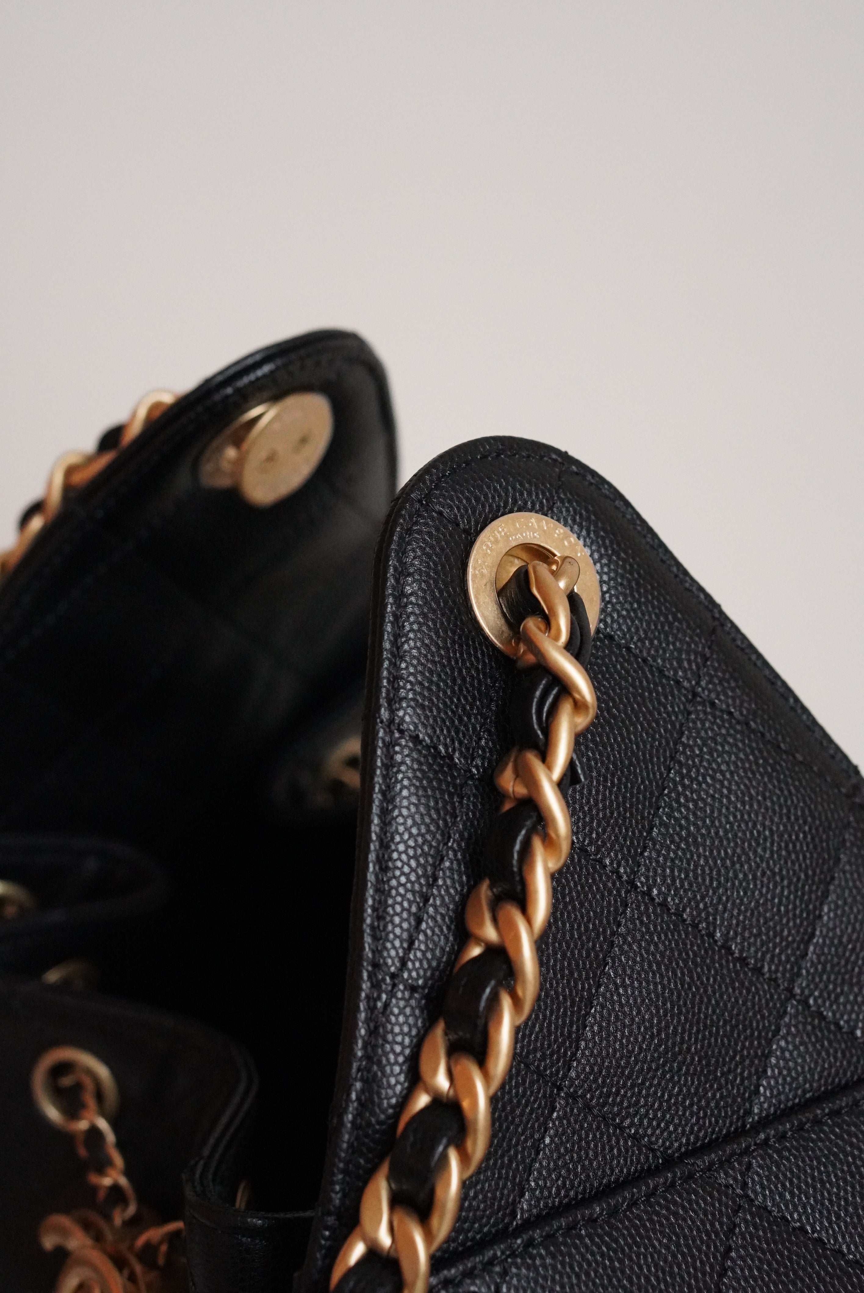 CHANEL 25 SMALL | BLACK