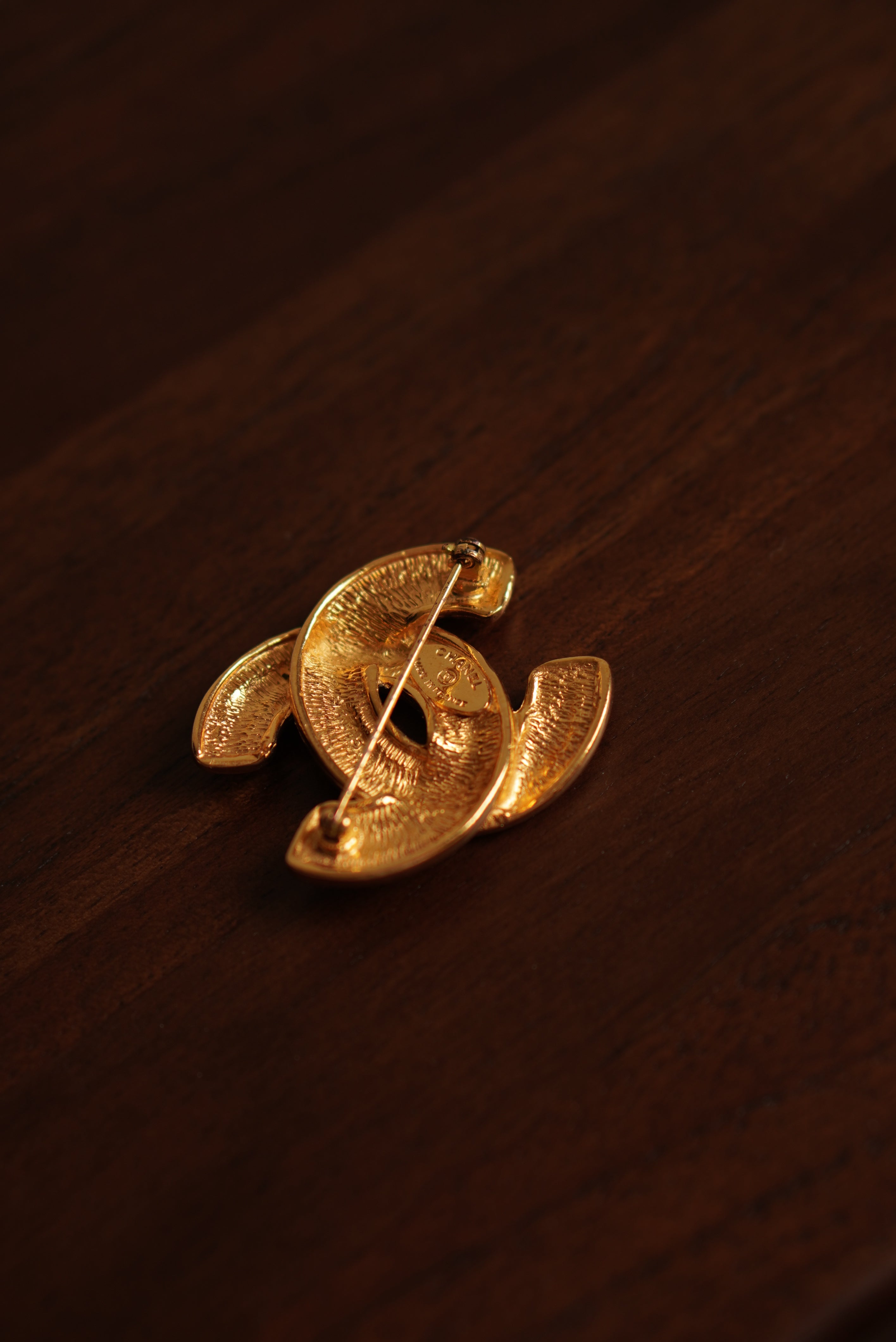 CHANEL BROOCH CC