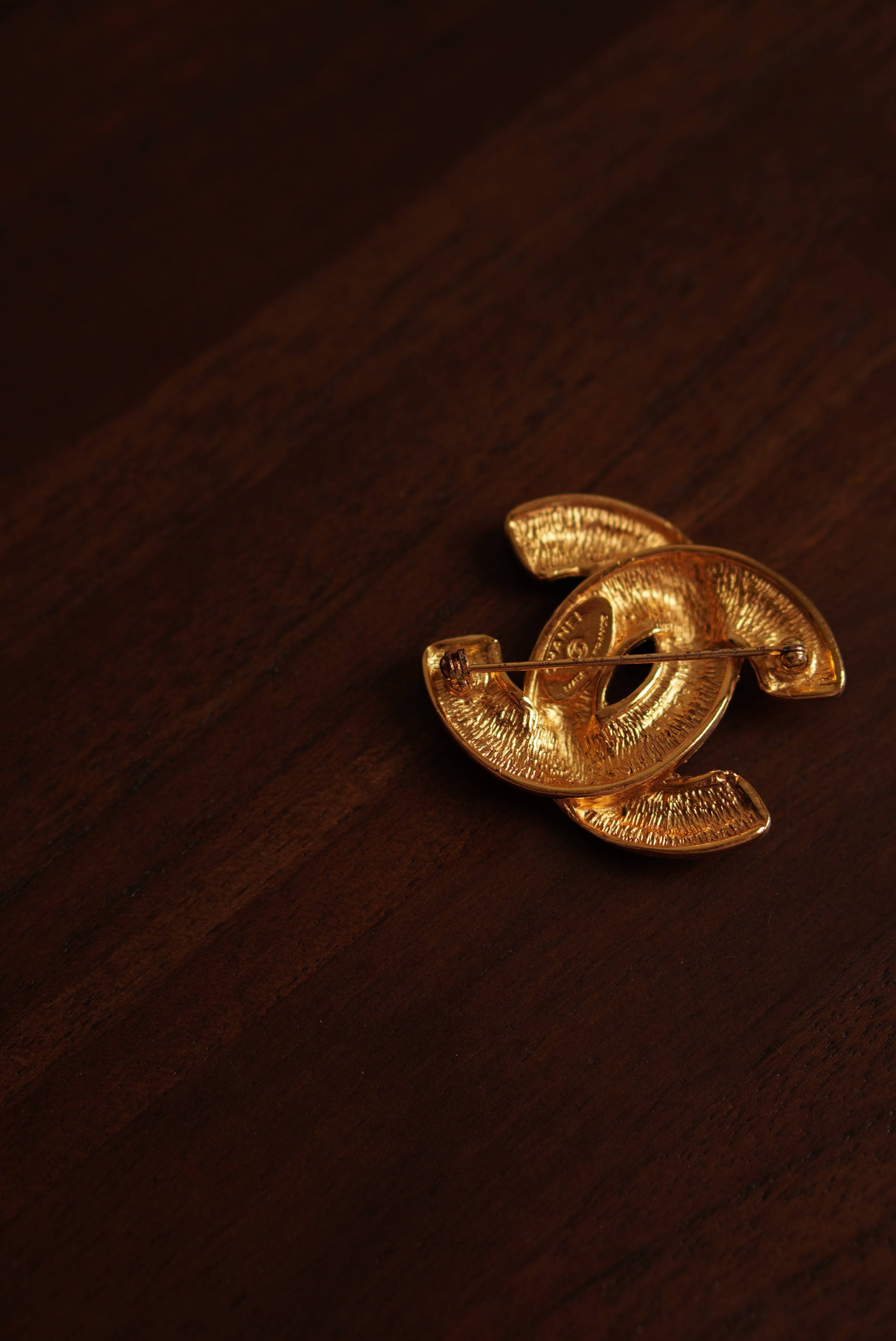 CHANEL BROOCH CC