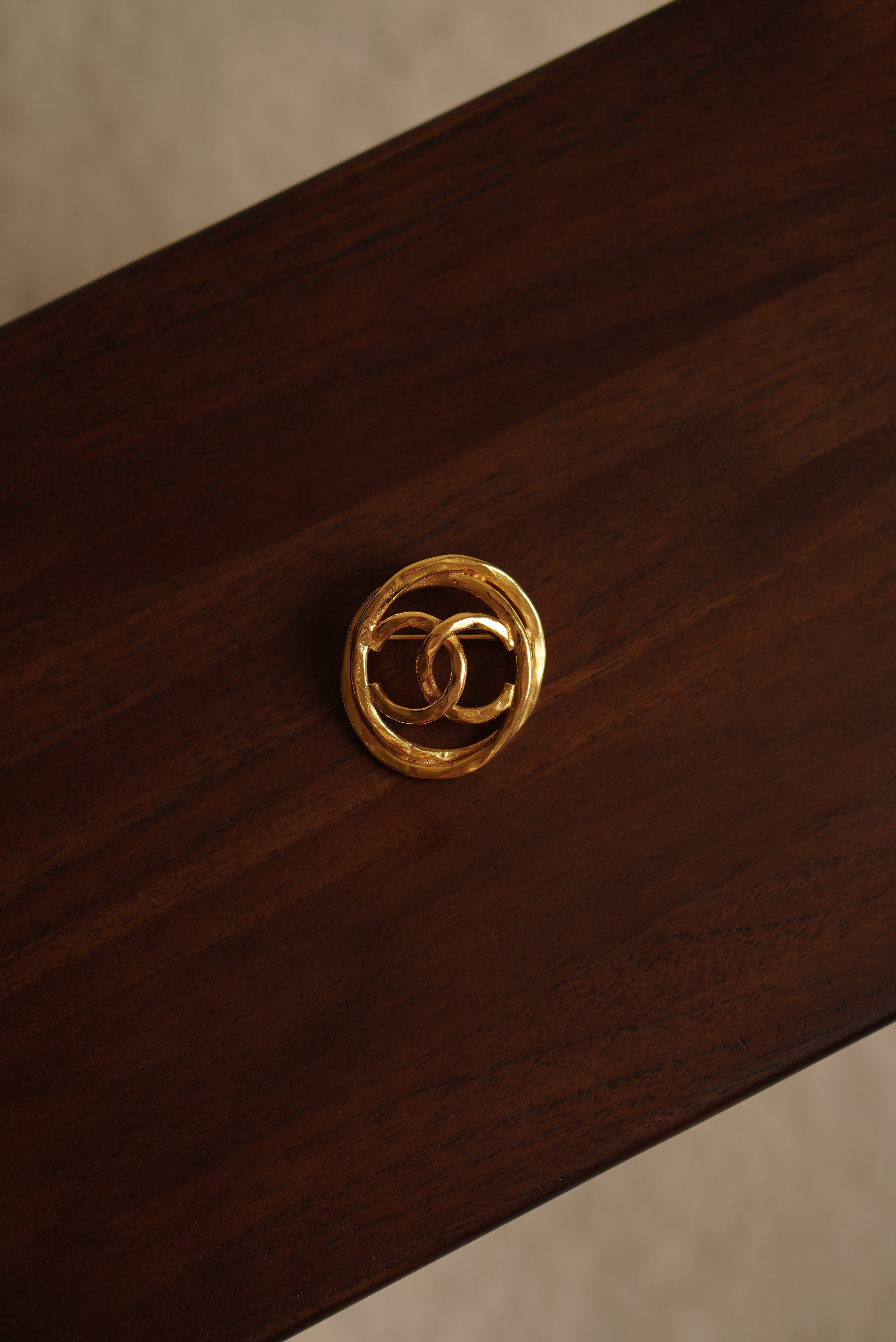 CHANEL BROOCH OVAL