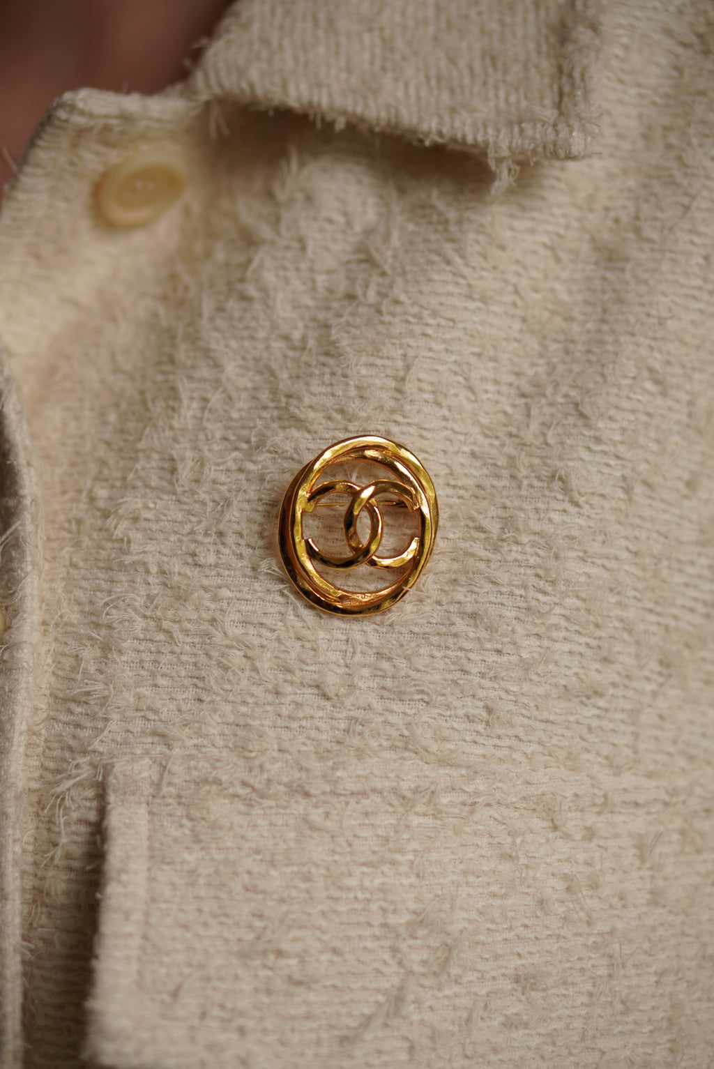 CHANEL BROOCH OVAL