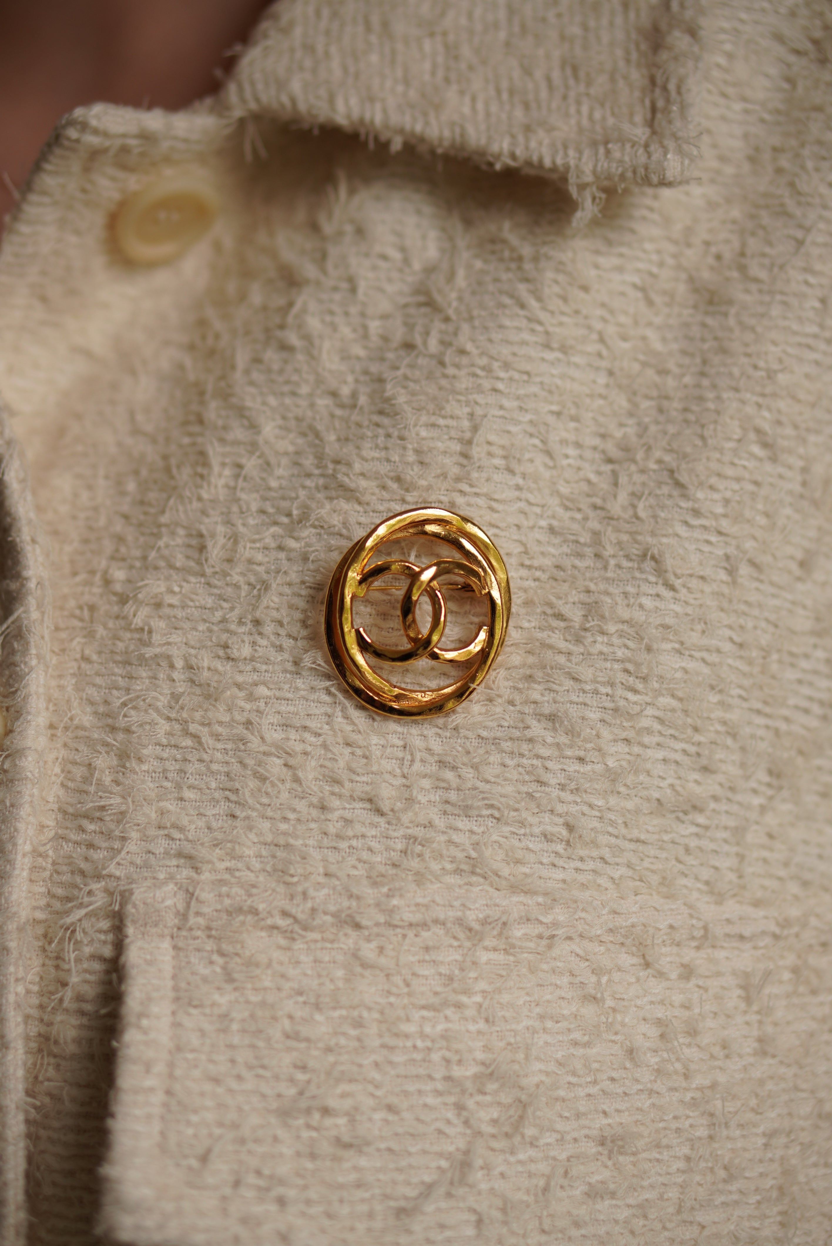 CHANEL BROOCH OVAL