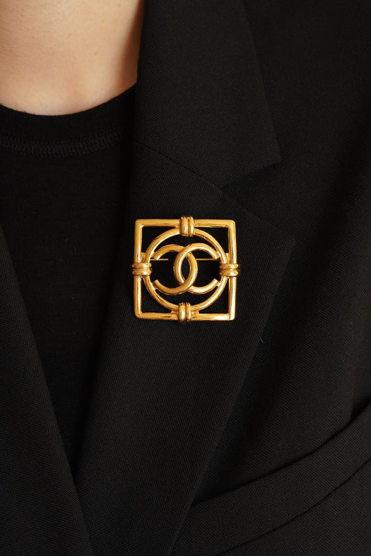 CHANEL BROOCH SQUARE