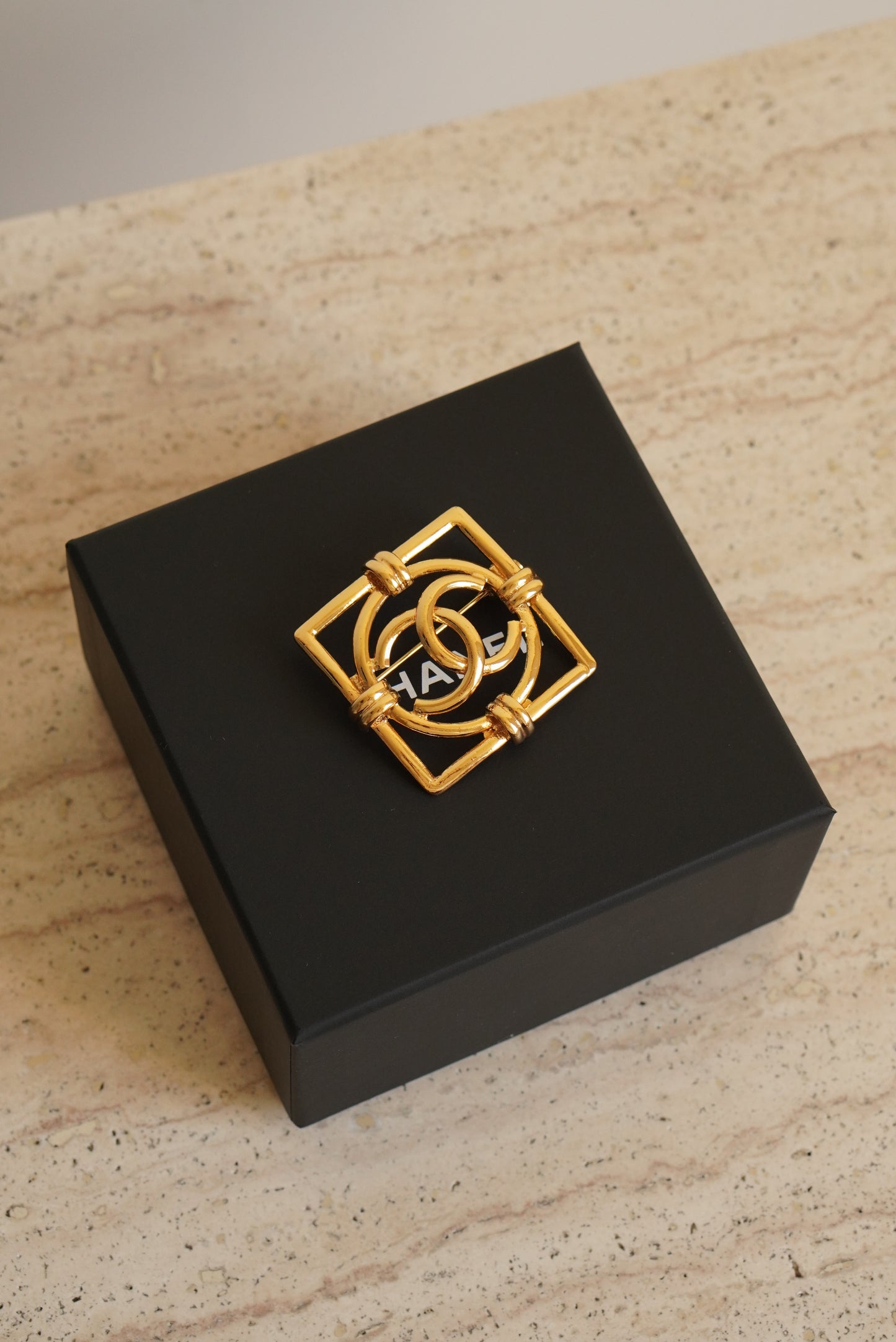 CHANEL BROOCH SQUARE