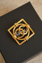 CHANEL BROOCH SQUARE