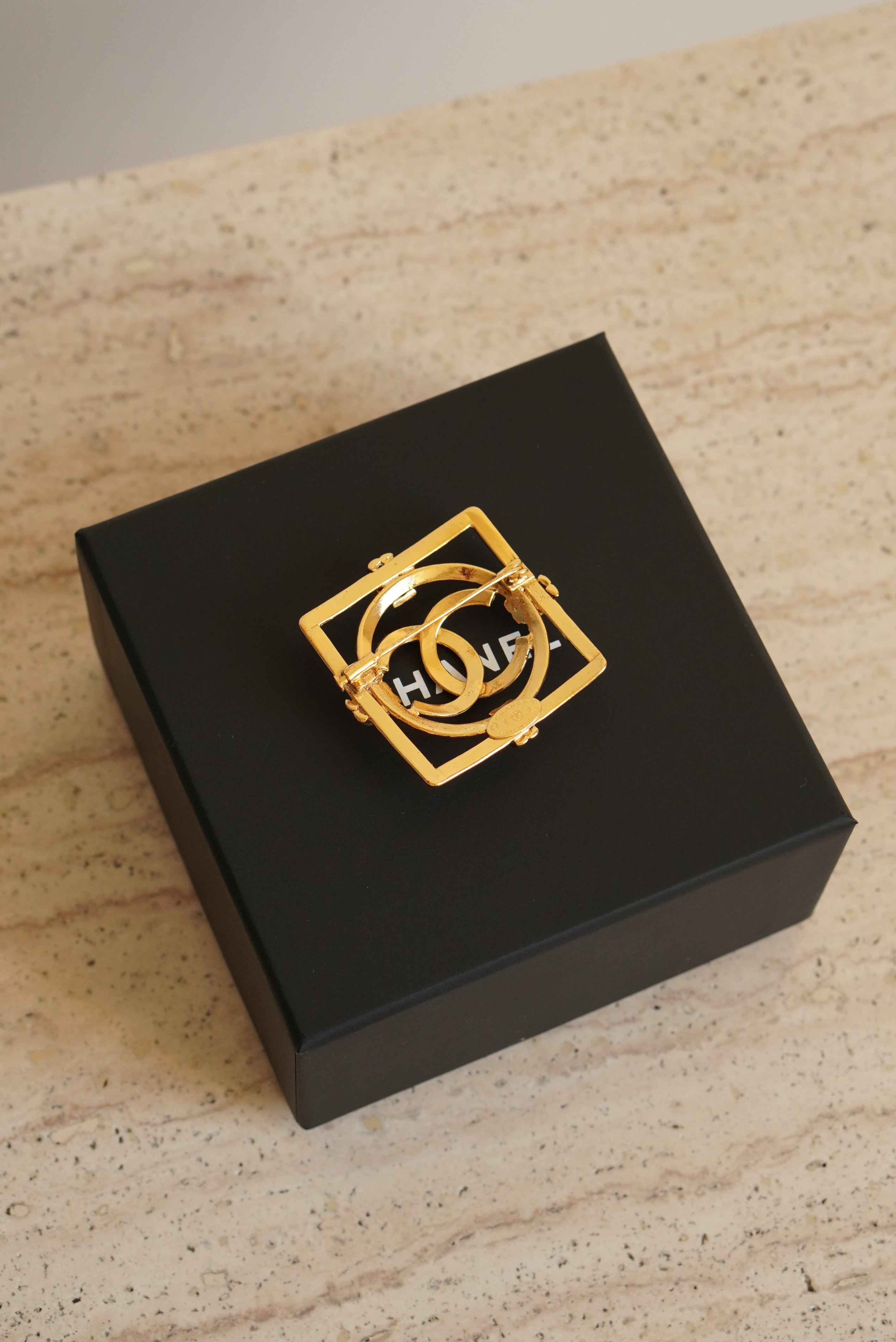 CHANEL BROOCH SQUARE