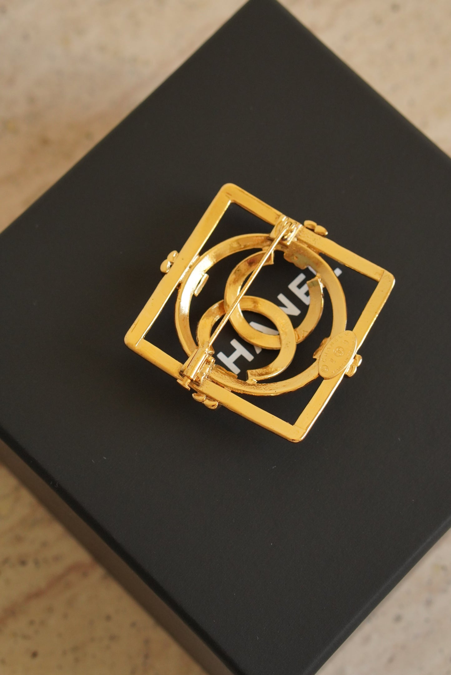 CHANEL BROOCH SQUARE
