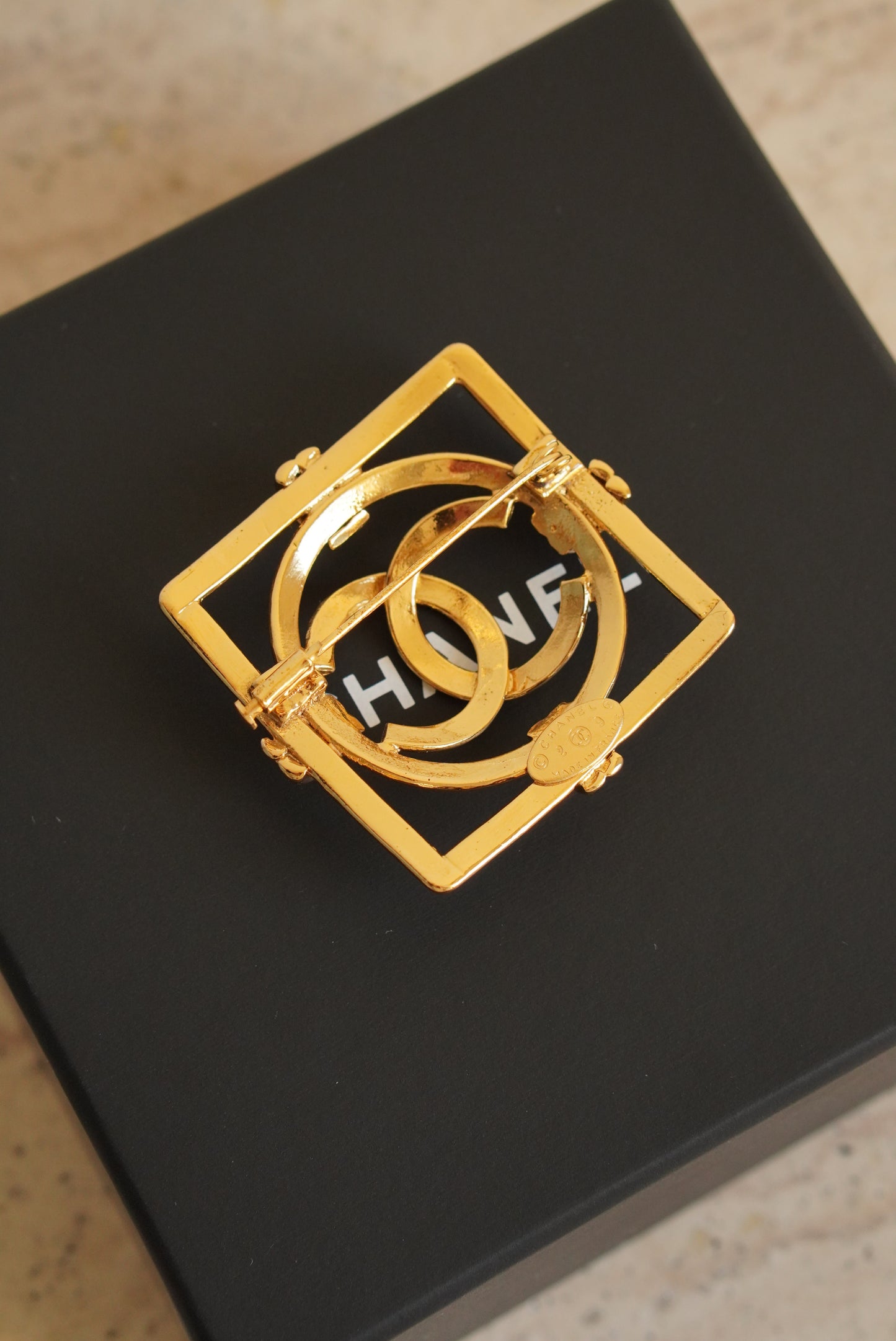 CHANEL BROOCH SQUARE