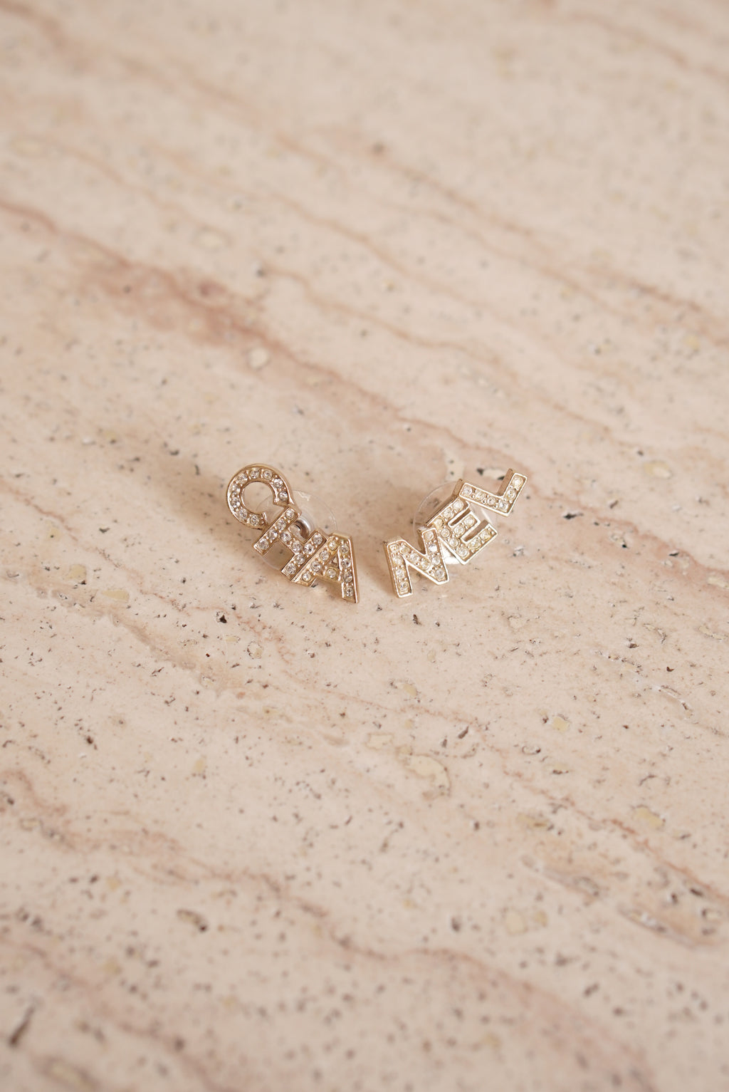 CHANEL EARRINGS A19 B
