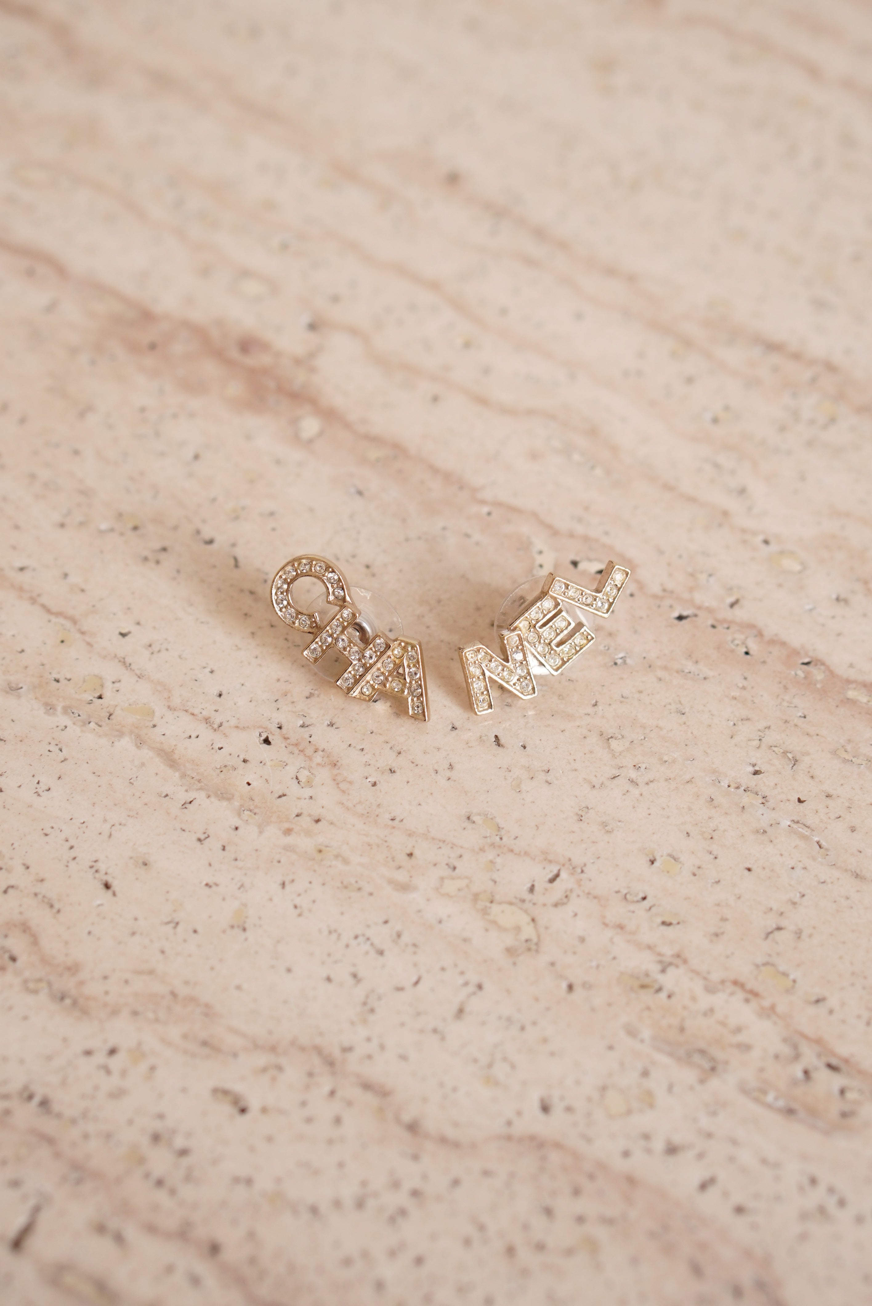 CHANEL EARRINGS A19 B
