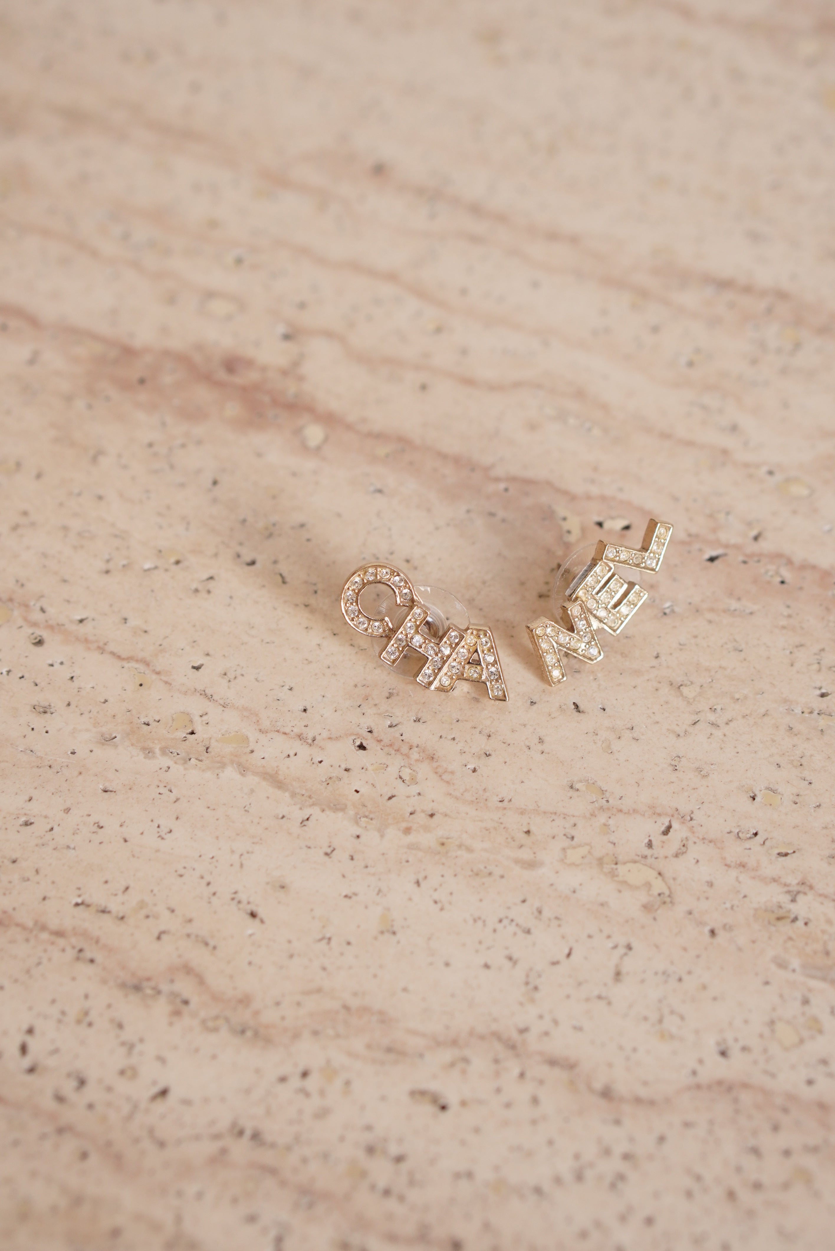 CHANEL EARRINGS A19 B