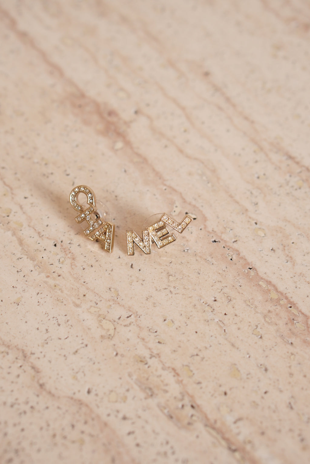 CHANEL EARRINGS A19 B